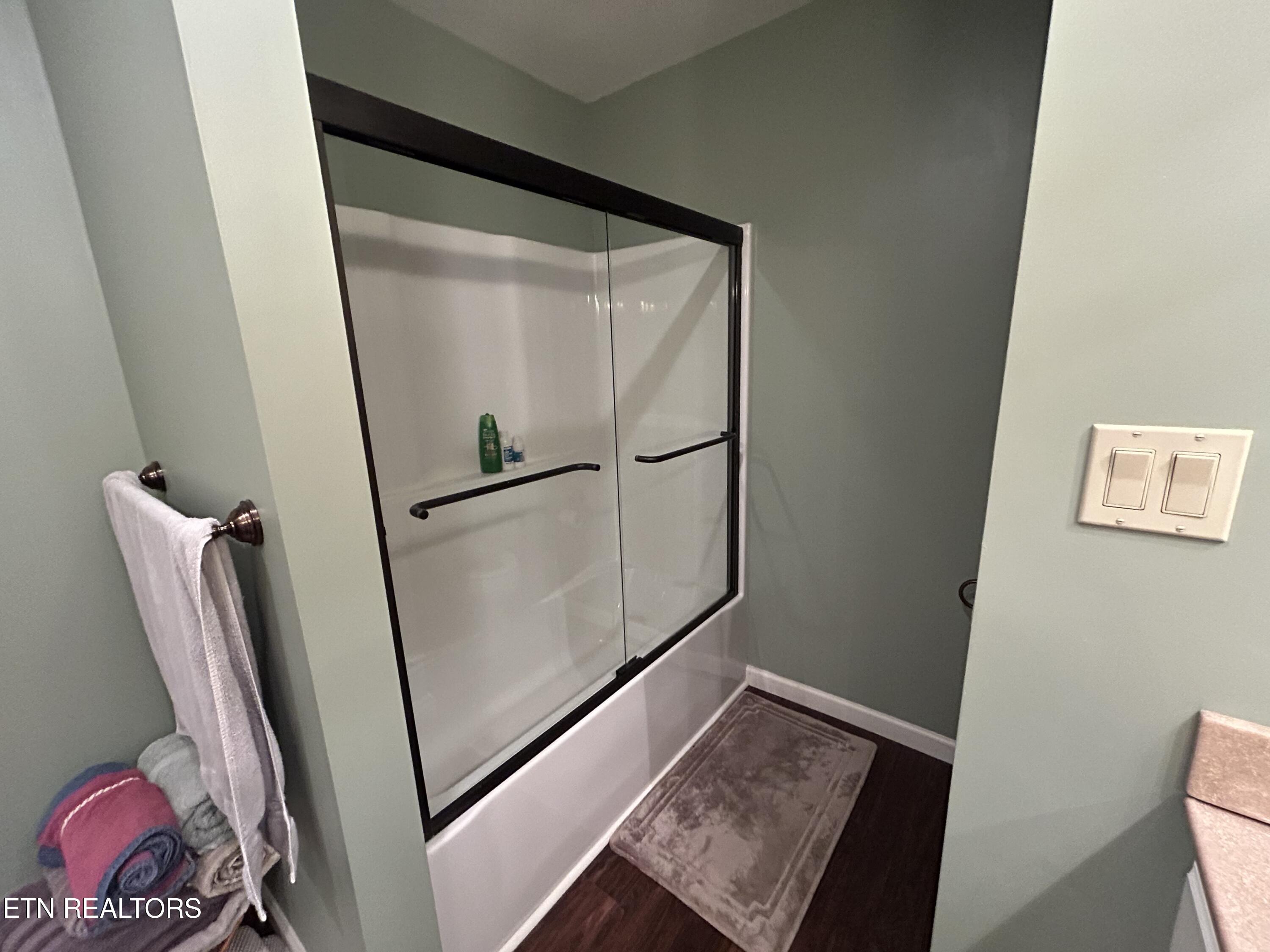 150 Red Oak Oneida TN 37841