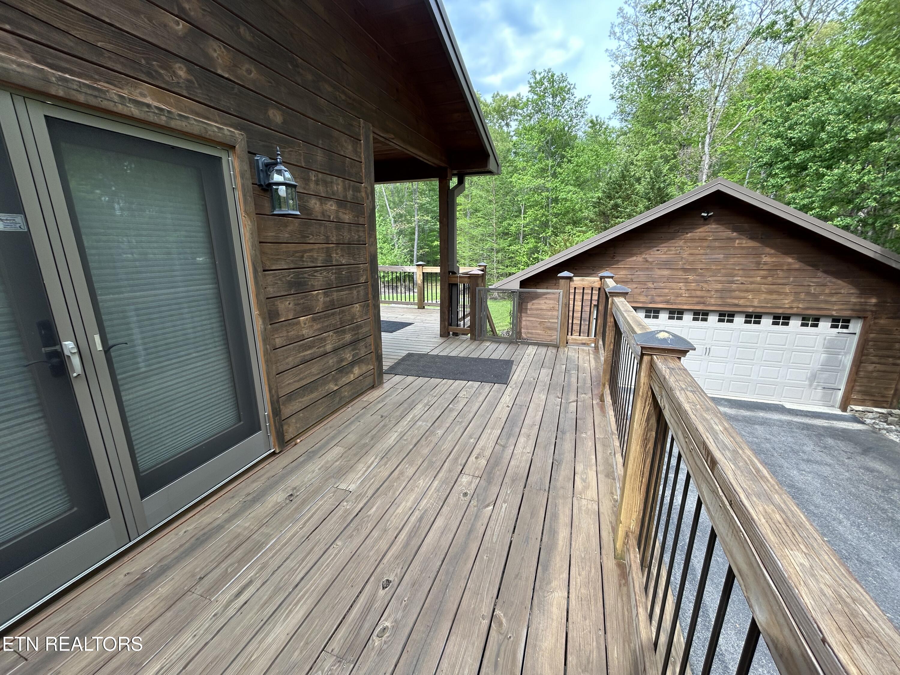 150 Red Oak Oneida TN 37841
