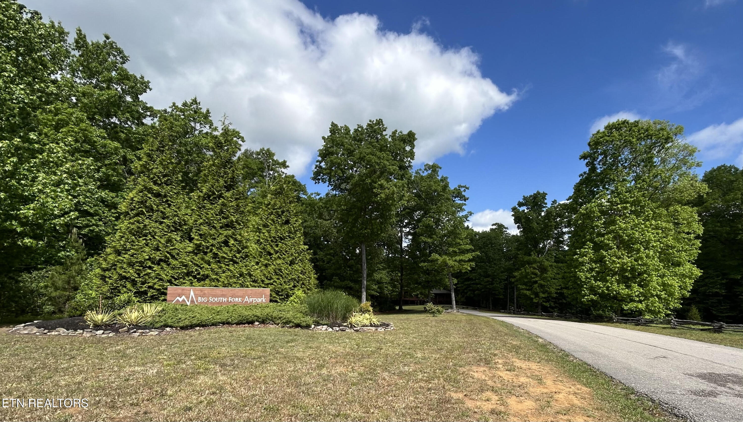150 Red Oak Oneida TN 37841