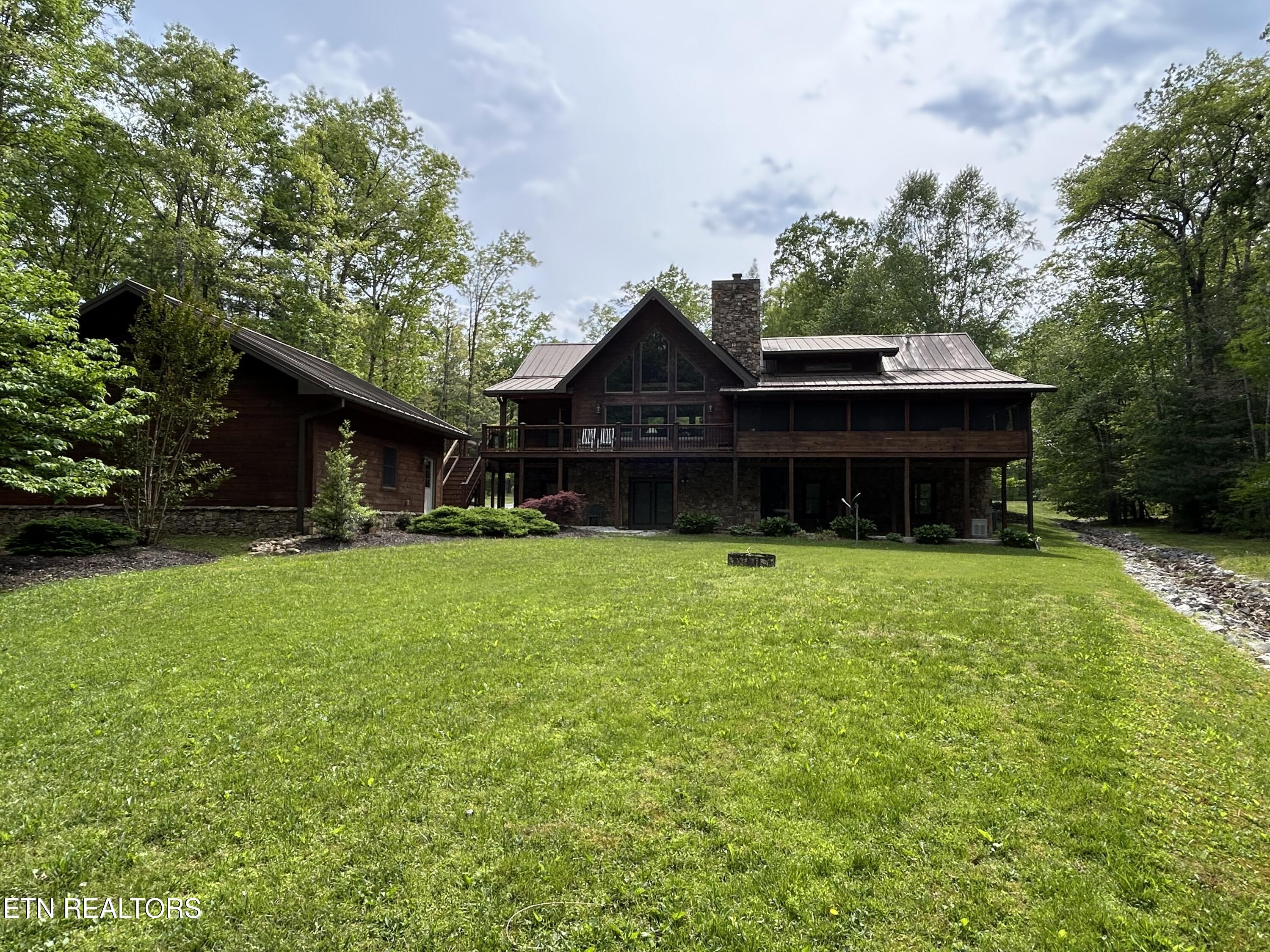 150 Red Oak Oneida TN 37841