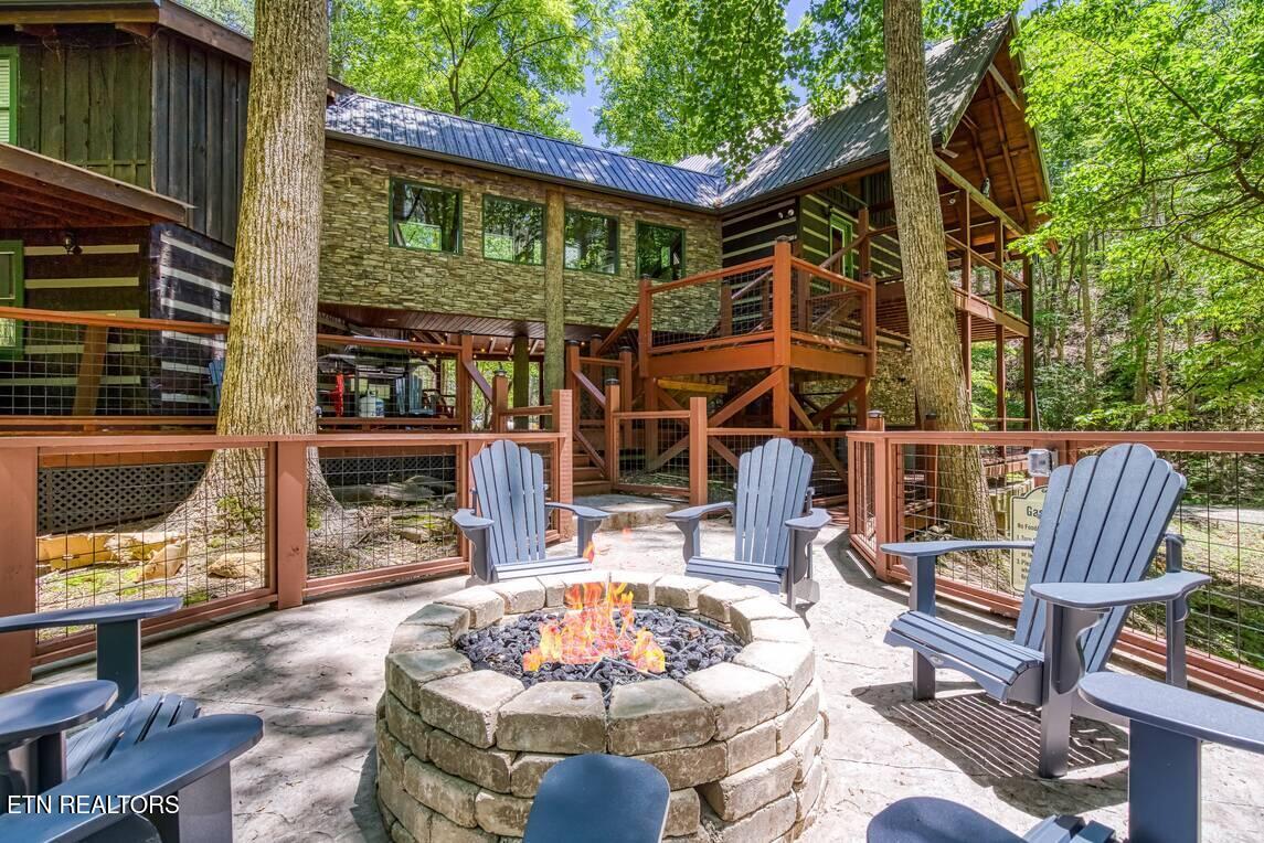 2440 Paradise Falls Way Sevierville TN 37862