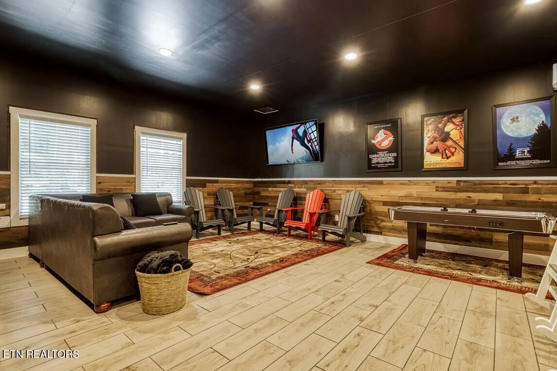 2440 Paradise Falls Way Sevierville TN 37862