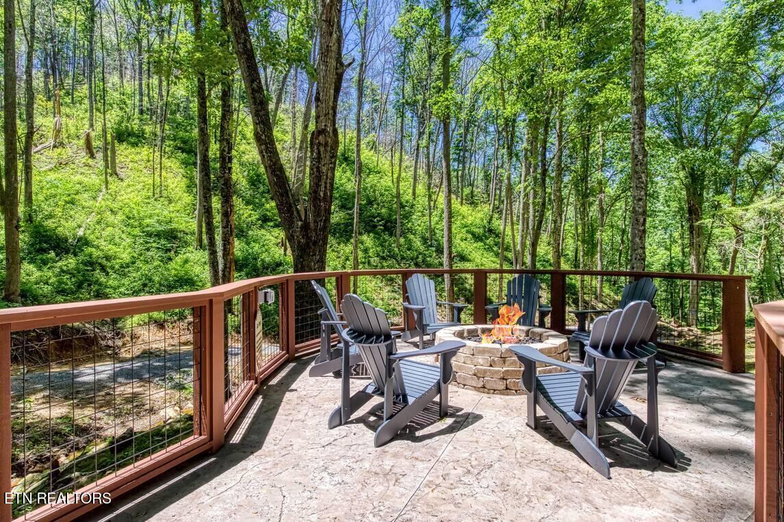 2440 Paradise Falls Way Sevierville TN 37862