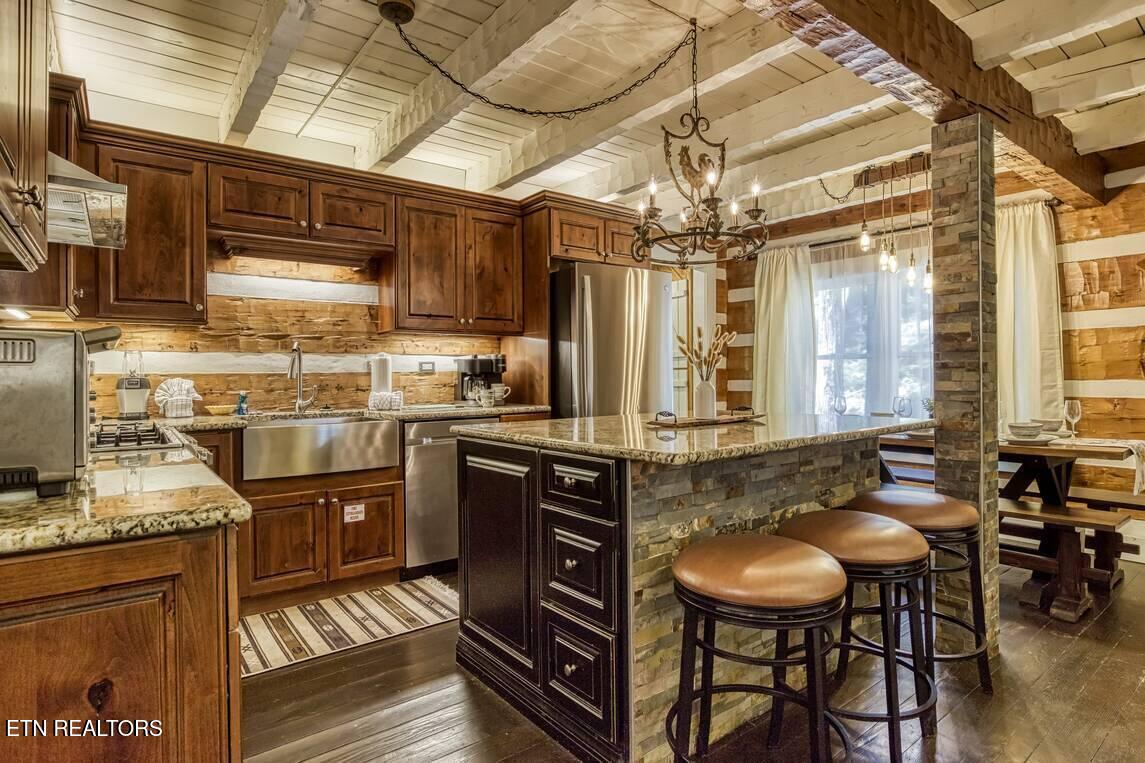 2440 Paradise Falls Way Sevierville TN 37862