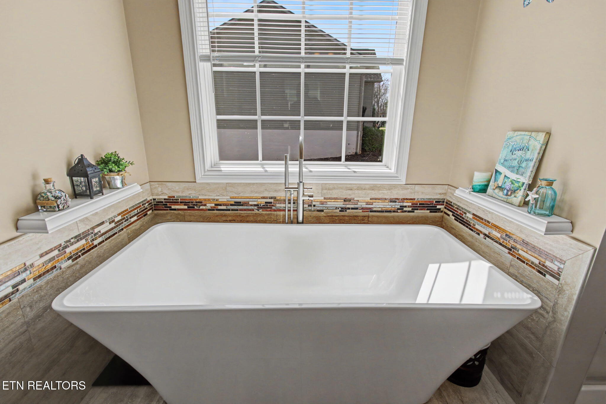 204 Seminole Circle Loudon TN 37774