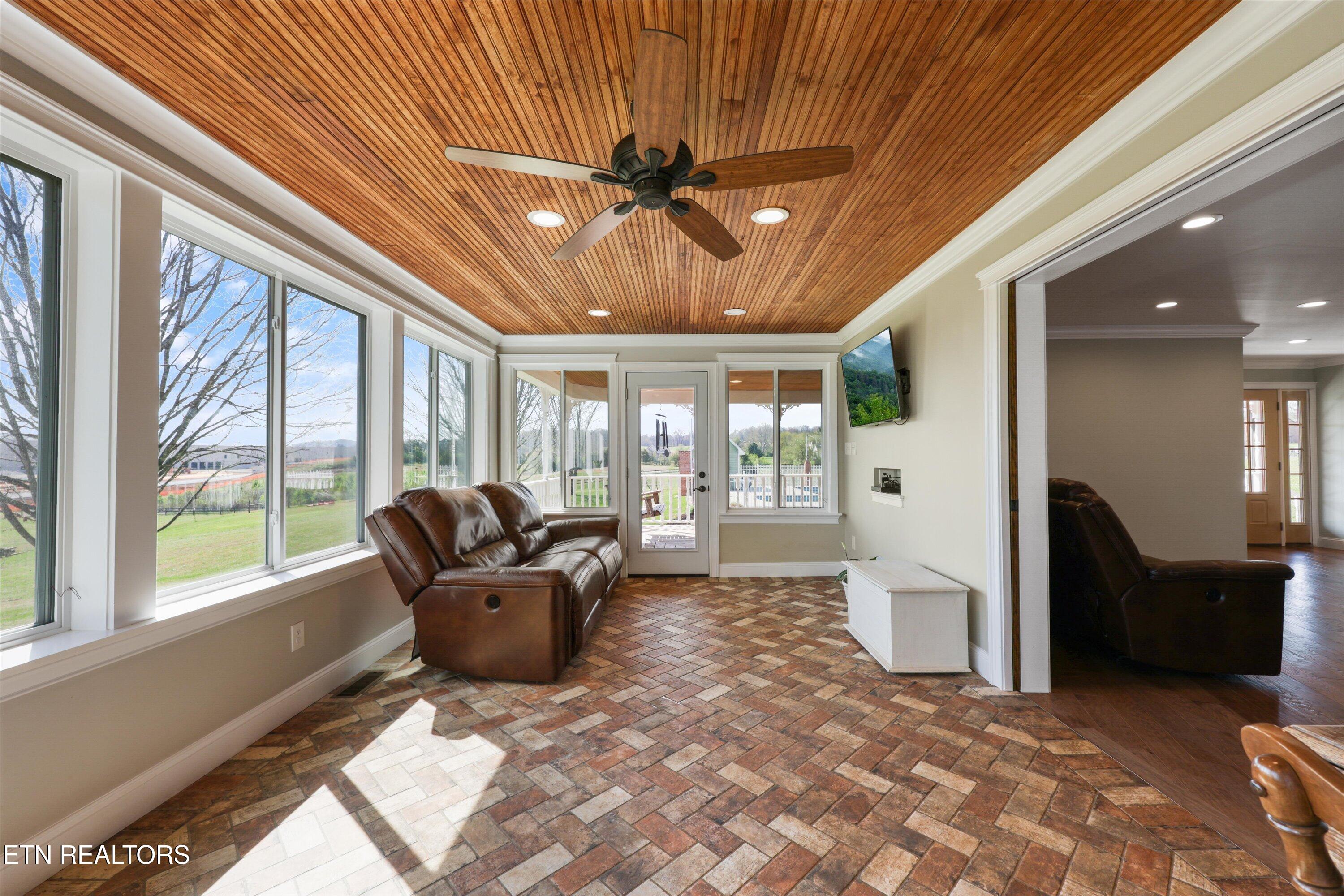 647 Mannela Drive Strawberry Plains TN 37871