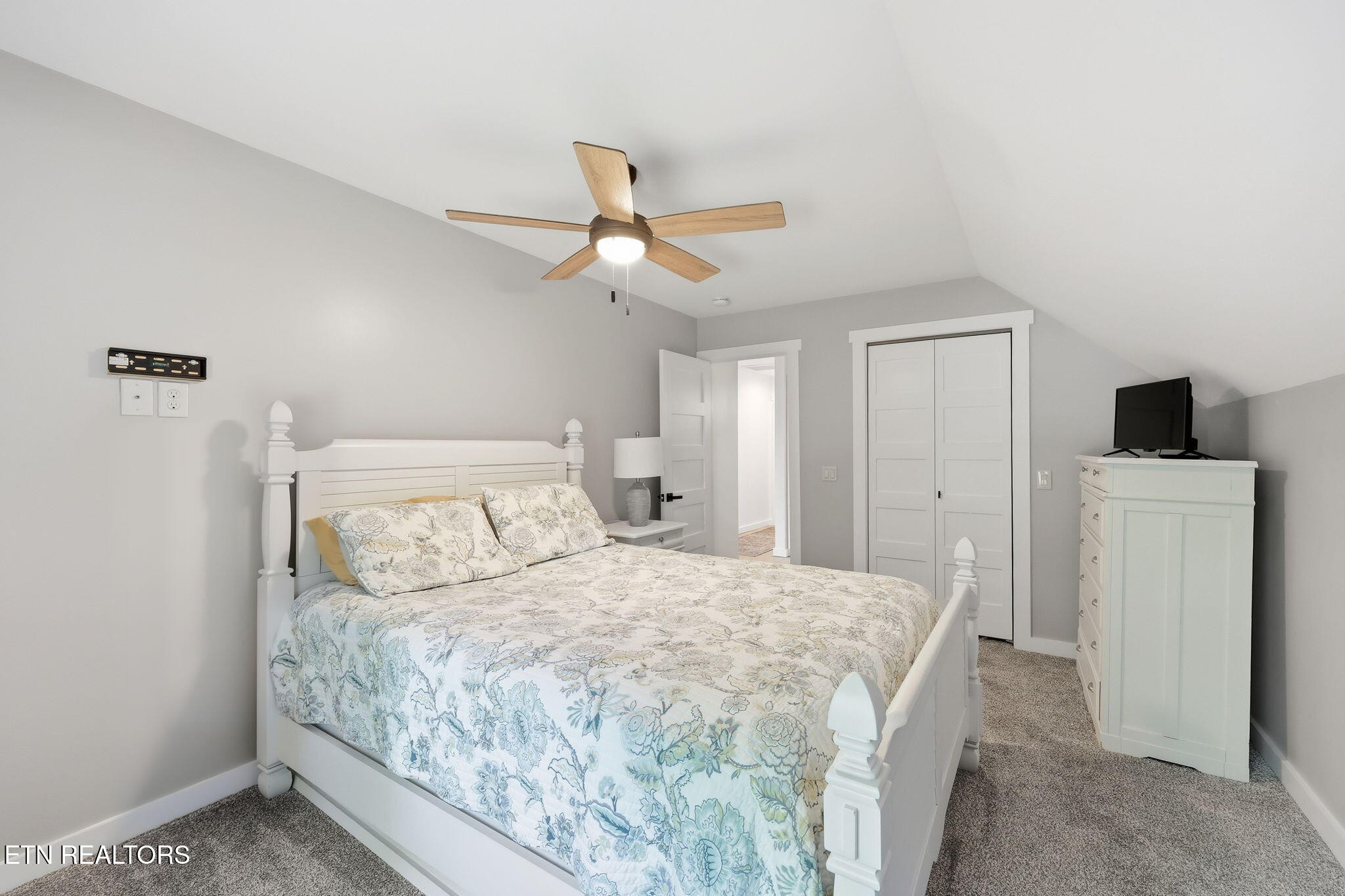 1068 N Shorewood Drive Caryville TN 37714