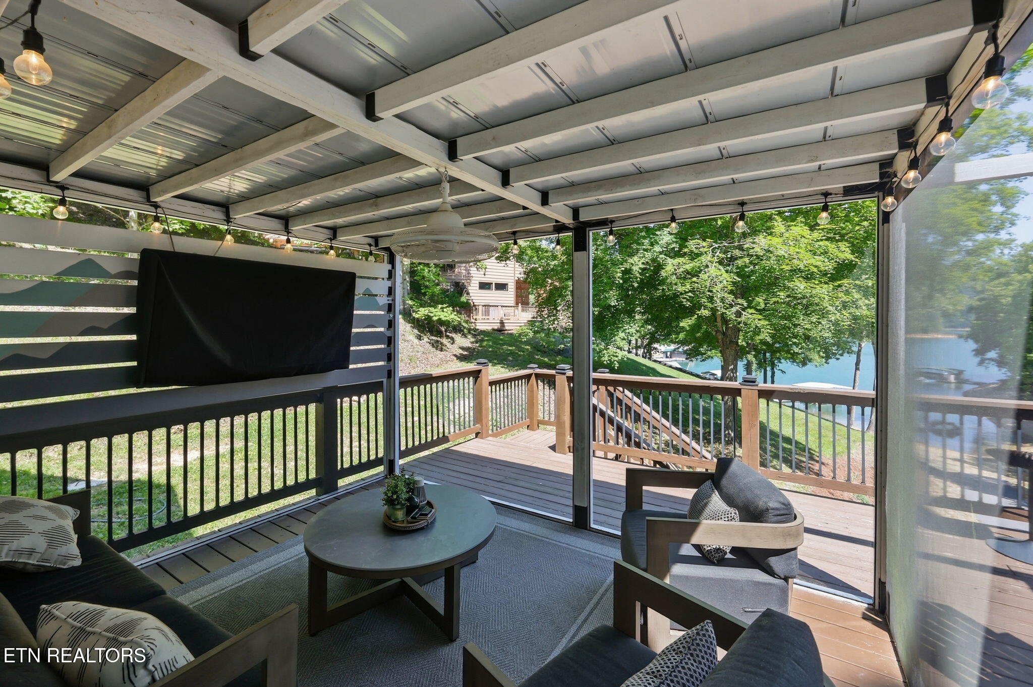 1068 N Shorewood Drive Caryville TN 37714