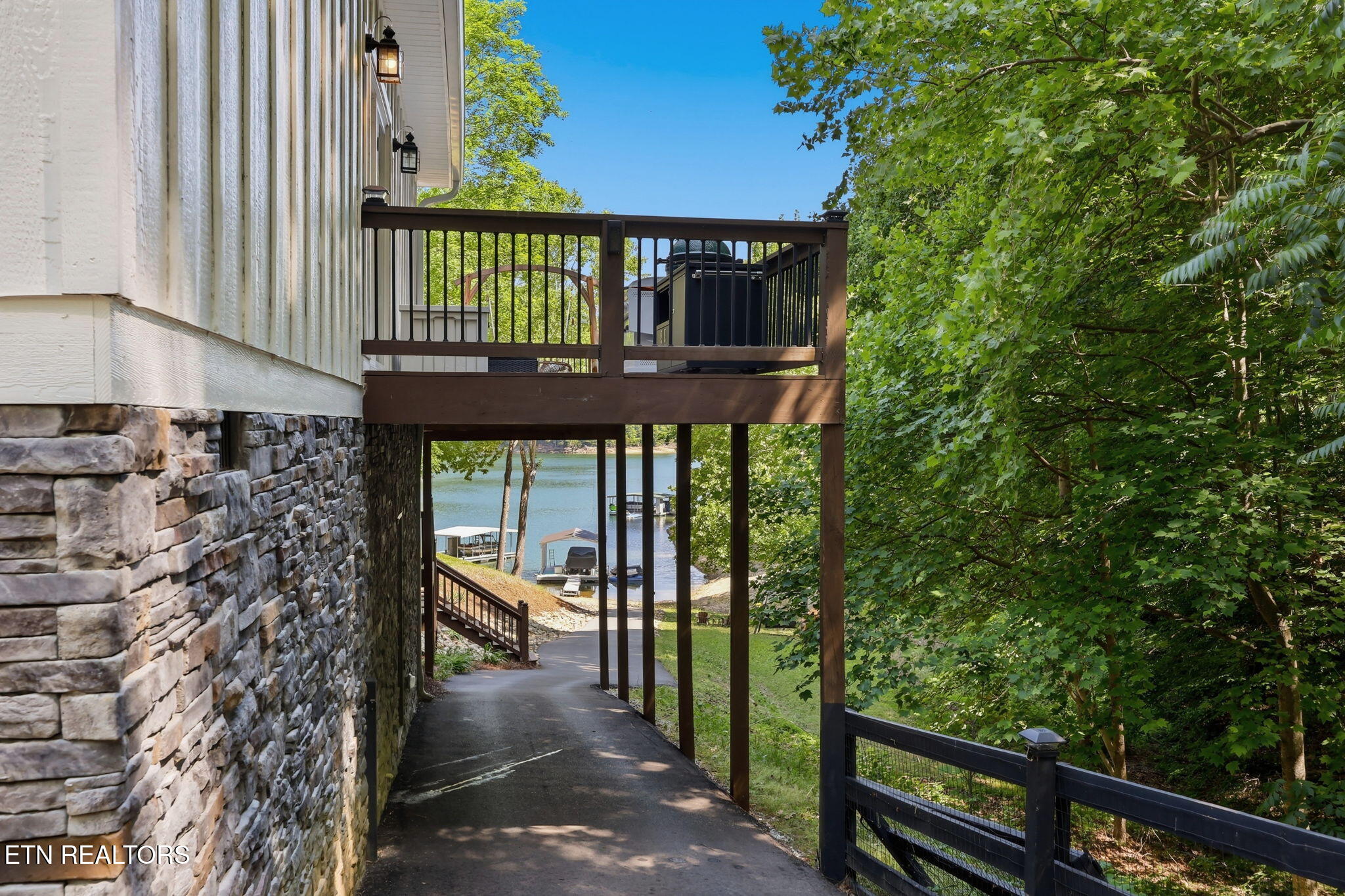 1068 N Shorewood Drive Caryville TN 37714