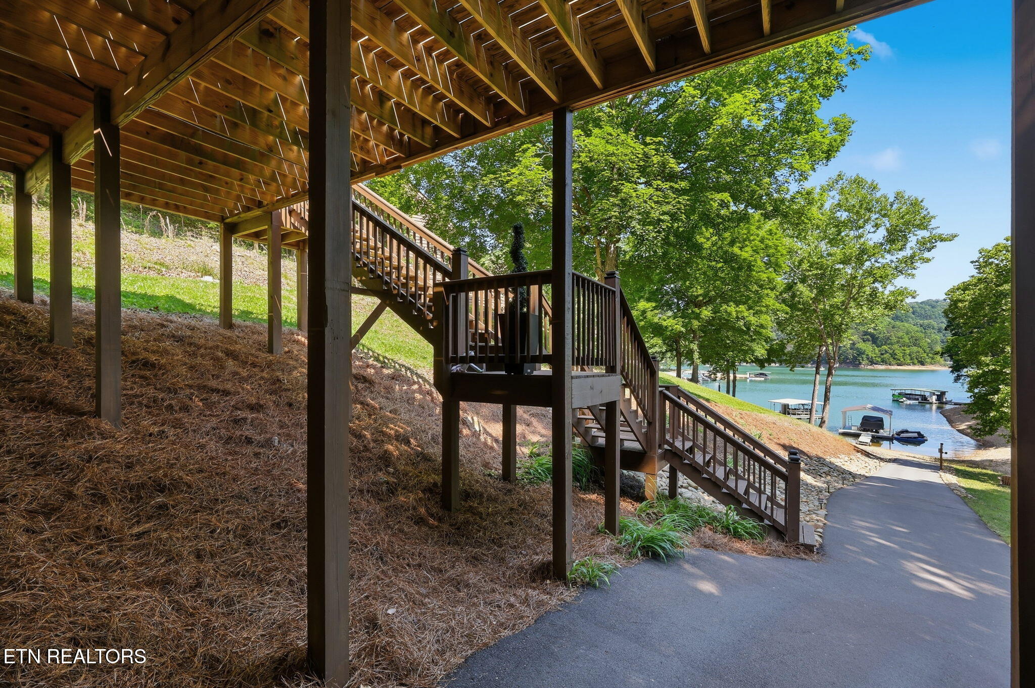 1068 N Shorewood Drive Caryville TN 37714