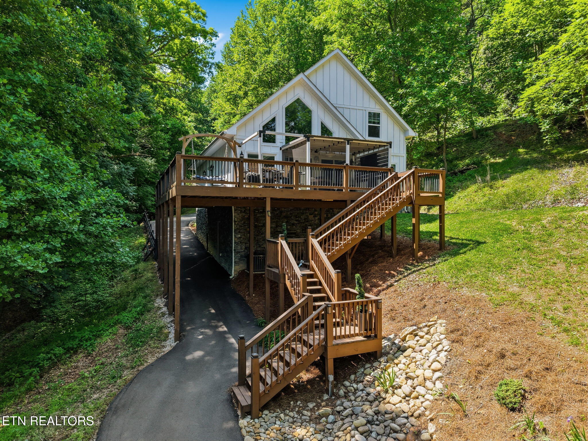 1068 N Shorewood Drive Caryville TN 37714