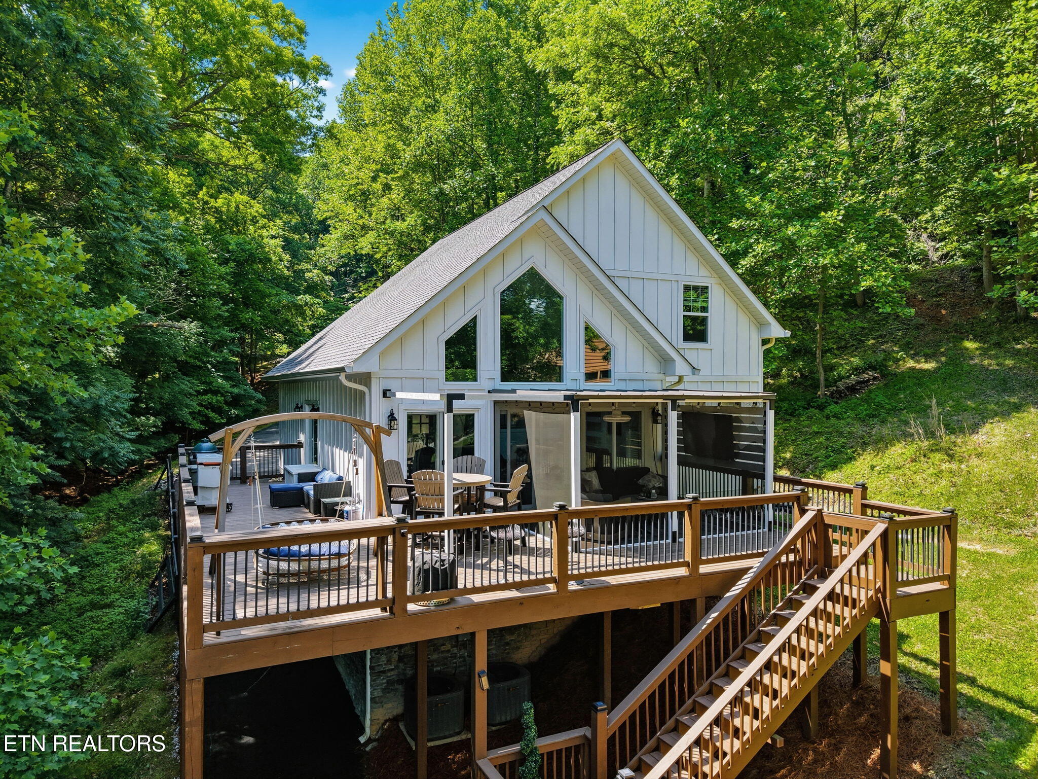 1068 N Shorewood Drive Caryville TN 37714