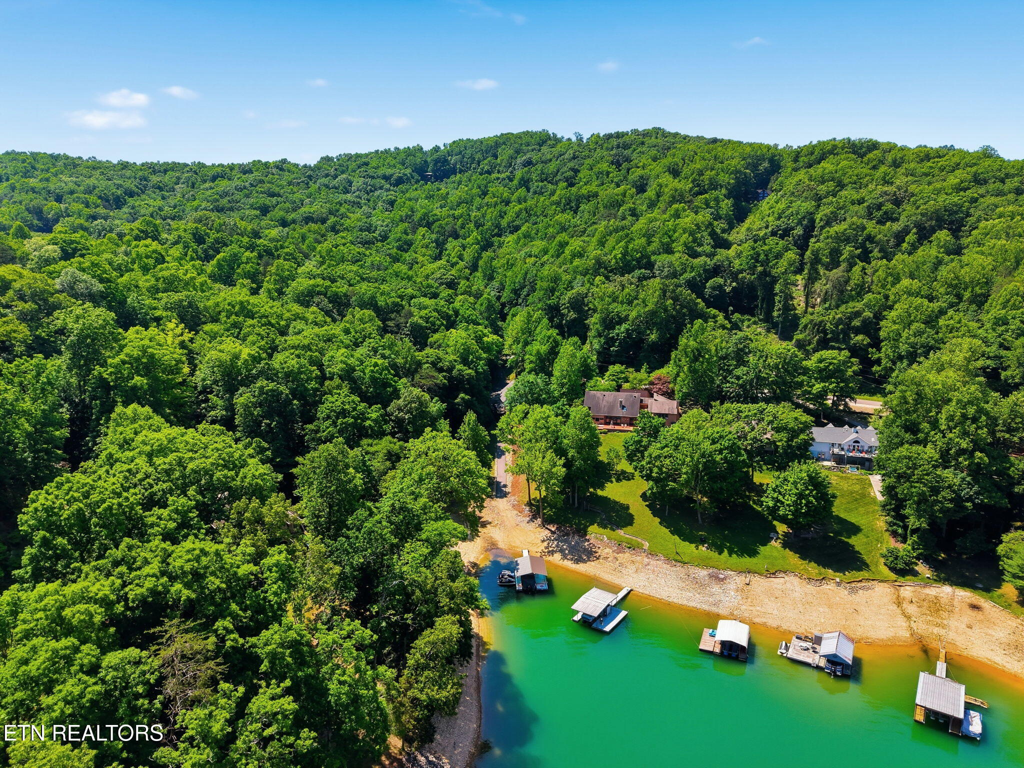 1068 N Shorewood Drive Caryville TN 37714
