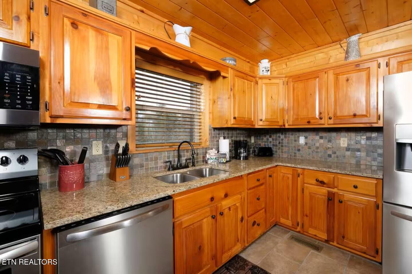 339 Oak Lake Drive Sevierville TN 37876