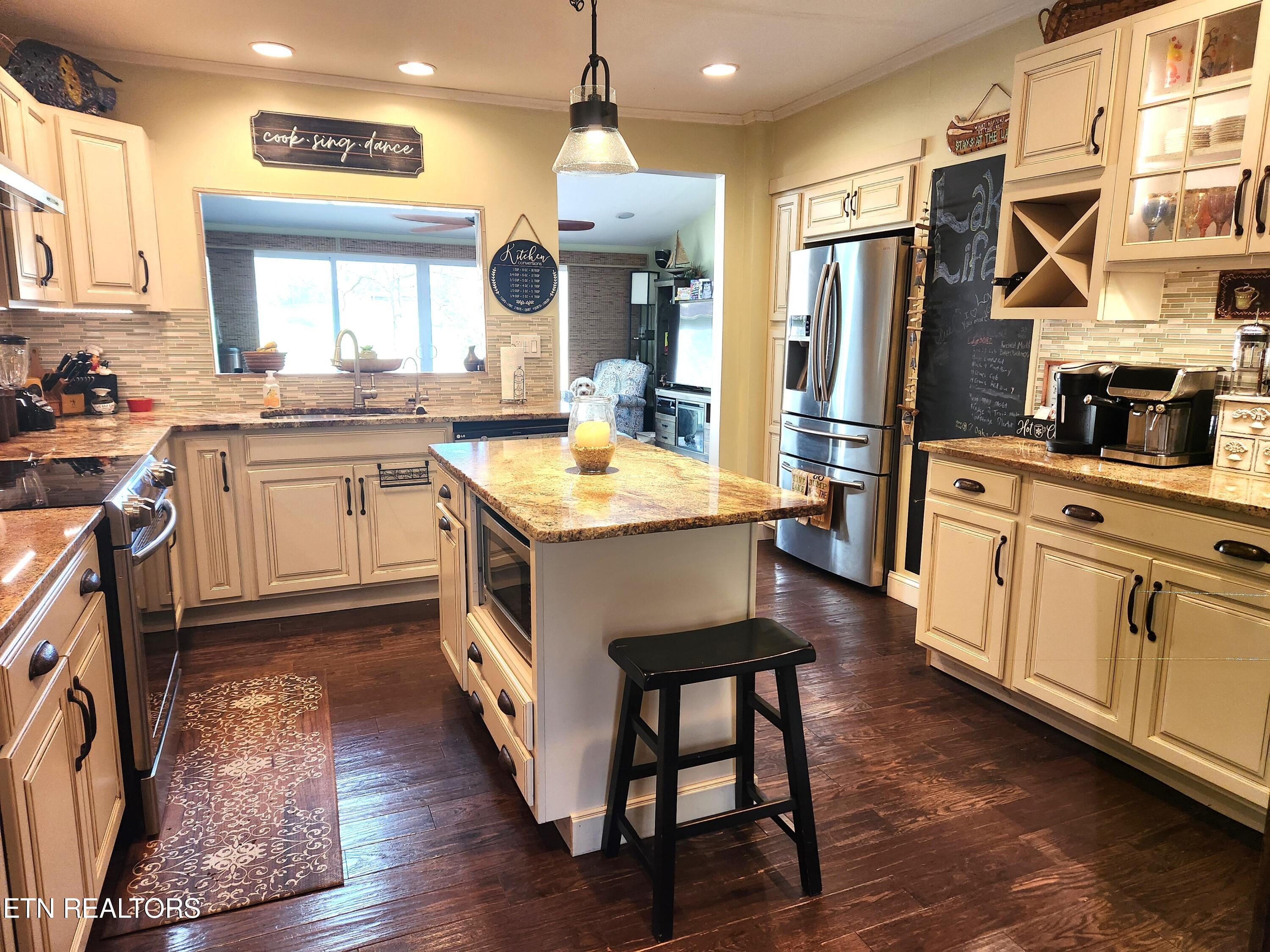 3082 Little Dug Gap Road Louisville TN 37777
