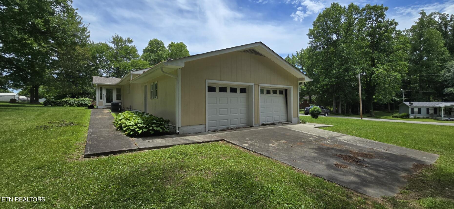 196 Shady Lane Oneida TN 37841