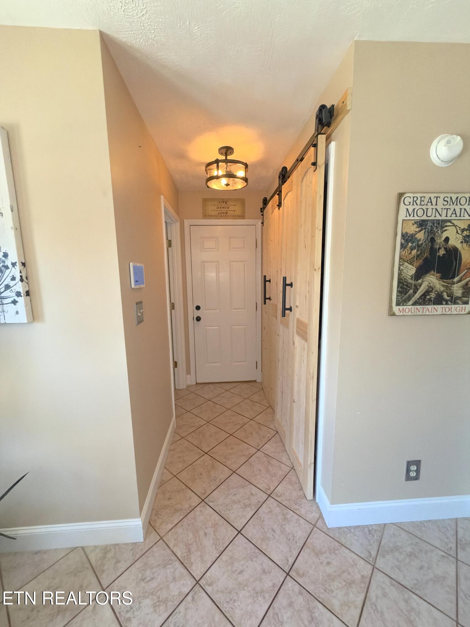 2833 English Valley Lane Sevierville TN 37876