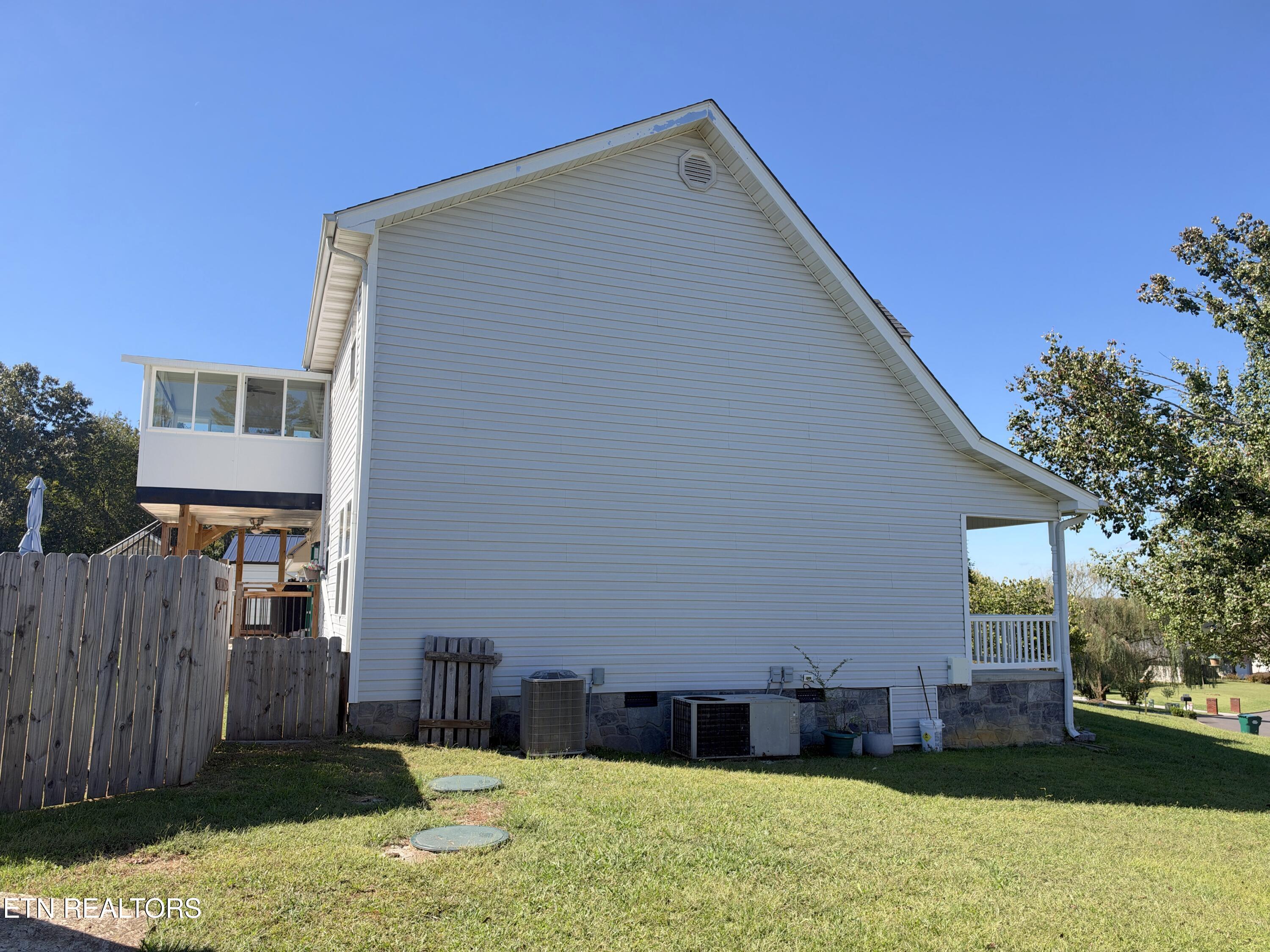 2833 English Valley Lane Sevierville TN 37876