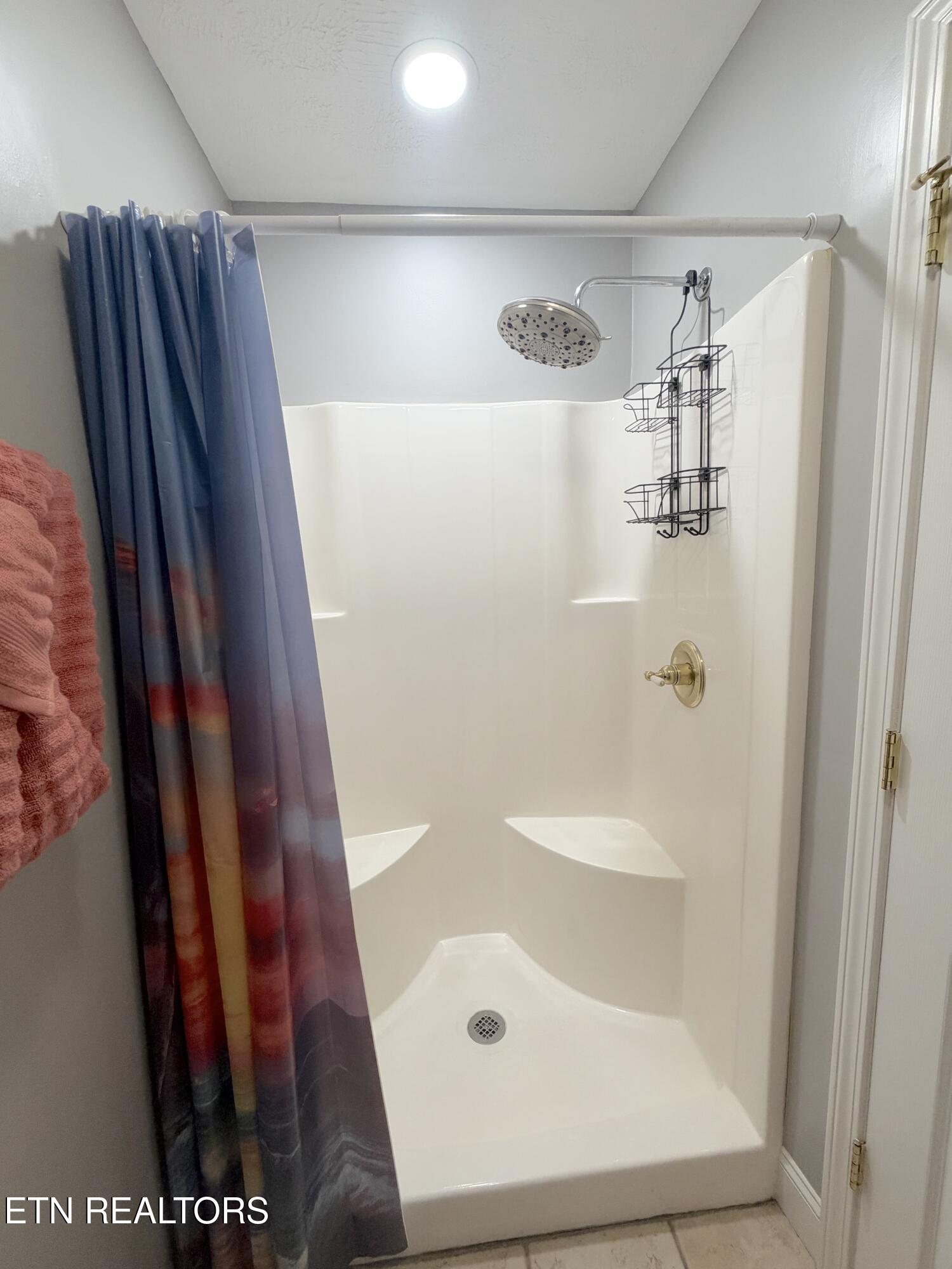 2833 English Valley Lane Sevierville TN 37876