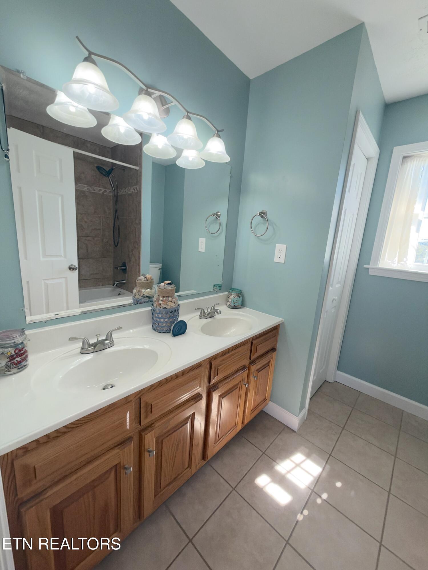 2833 English Valley Lane Sevierville TN 37876