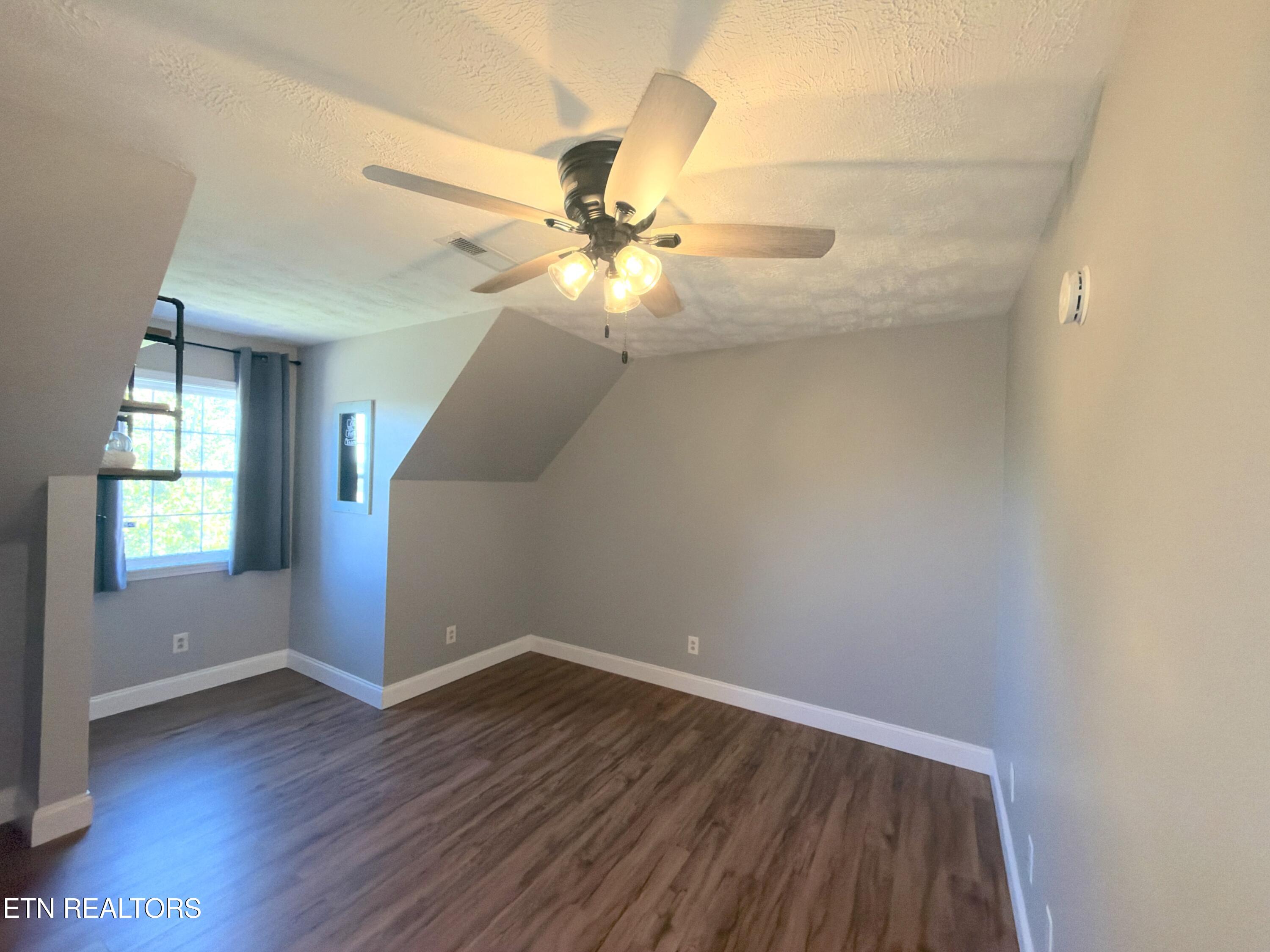 2833 English Valley Lane Sevierville TN 37876