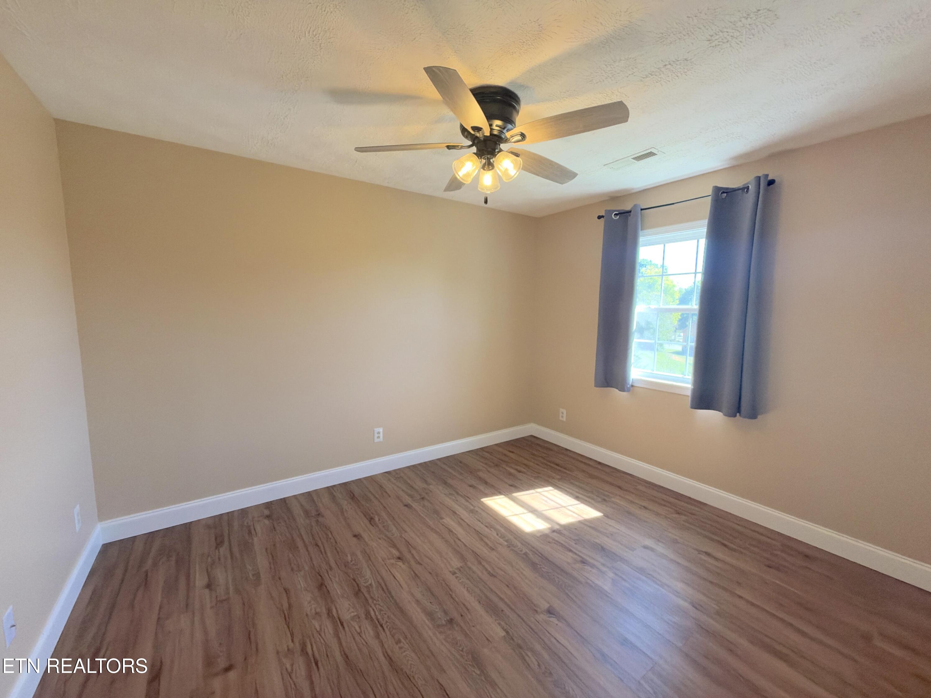 2833 English Valley Lane Sevierville TN 37876
