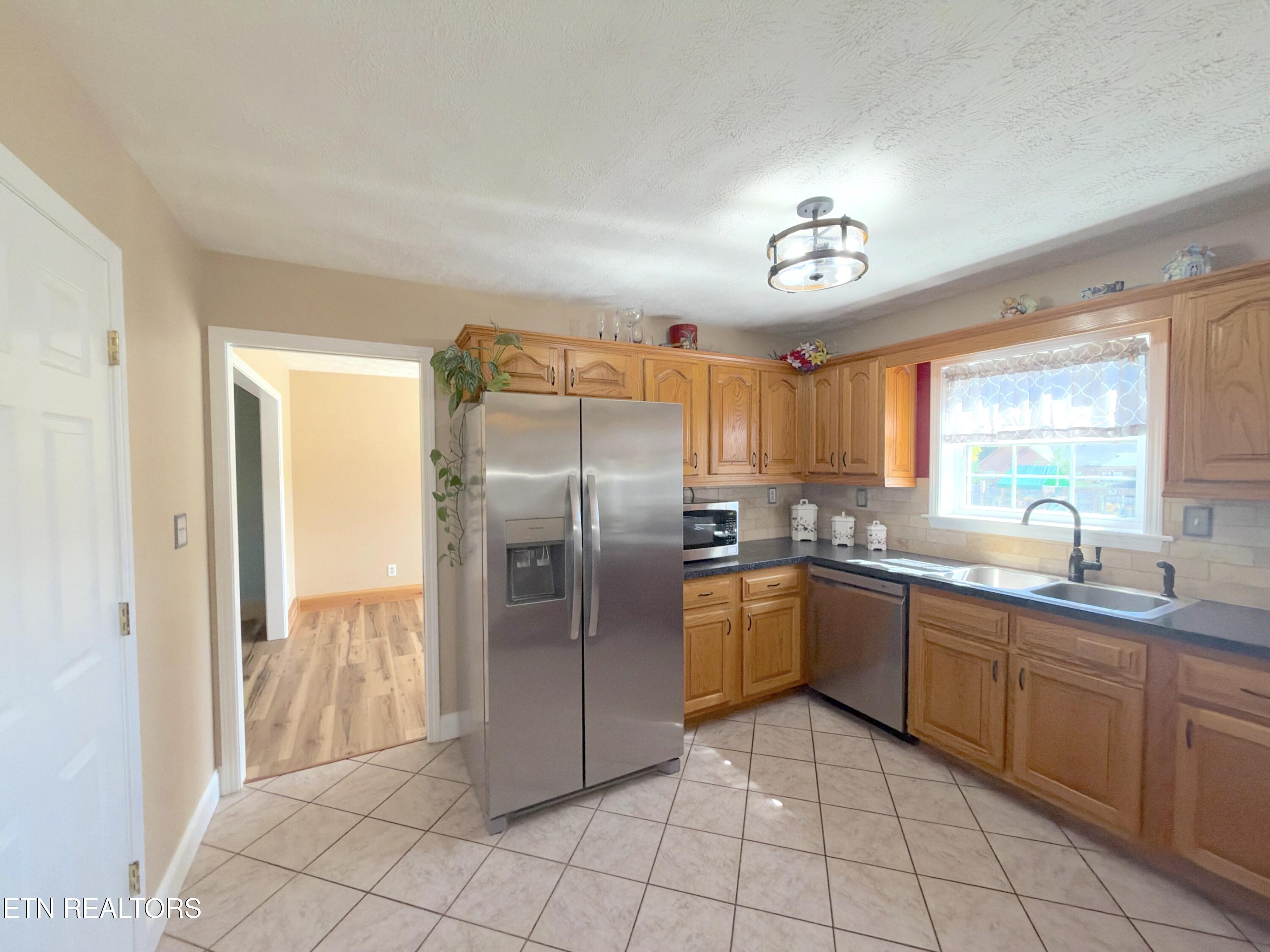2833 English Valley Lane Sevierville TN 37876