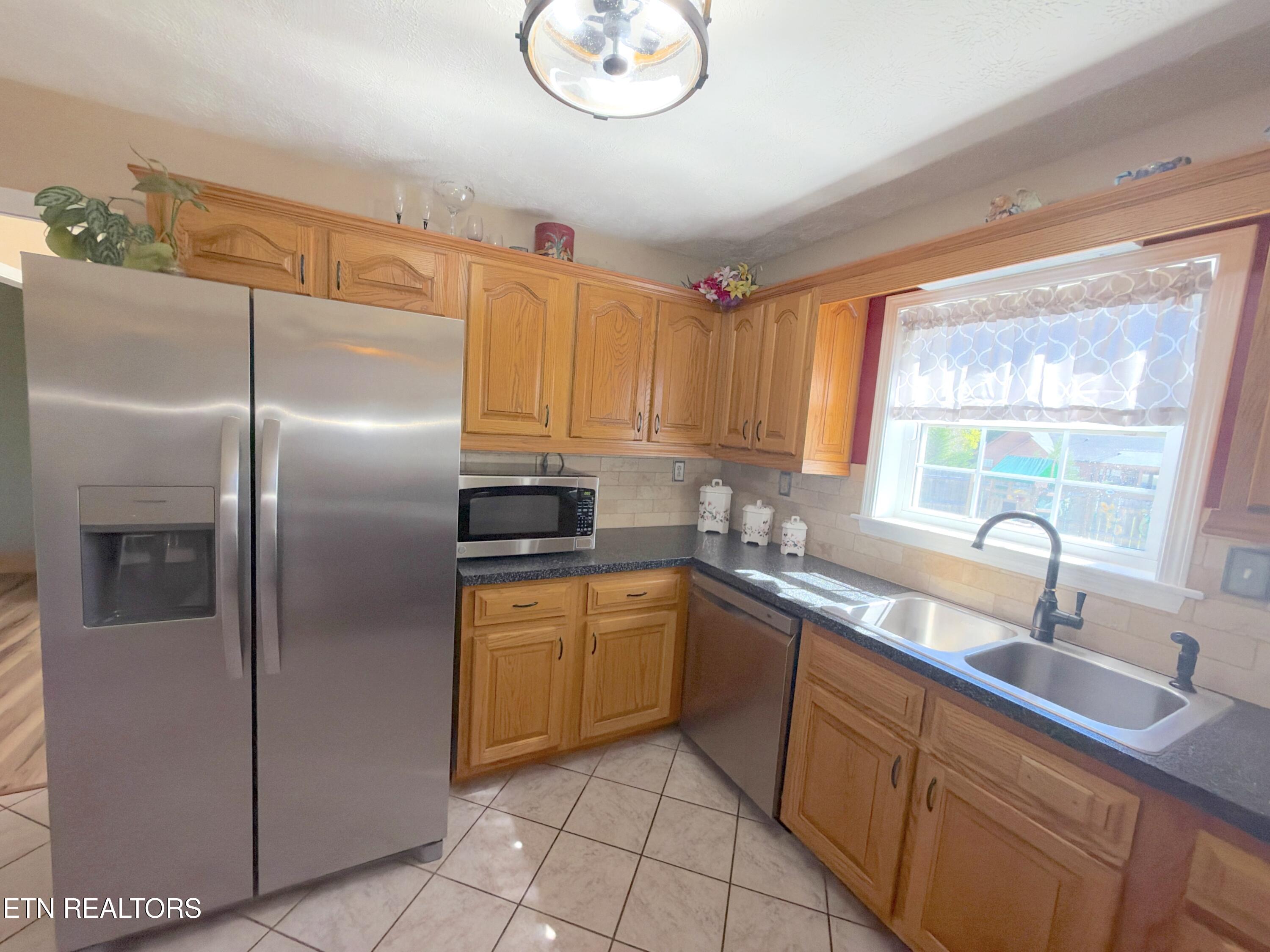 2833 English Valley Lane Sevierville TN 37876