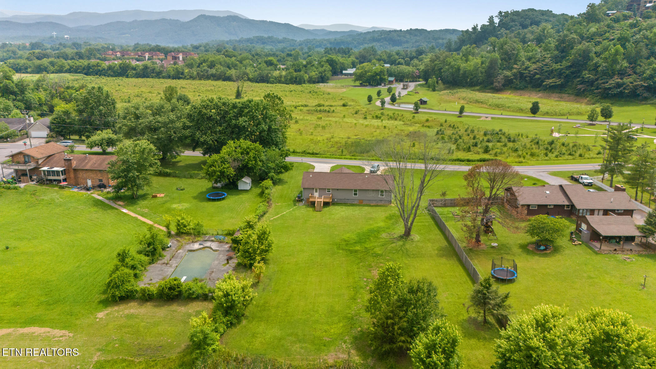 412 Apple Valley Road Sevierville TN 37862