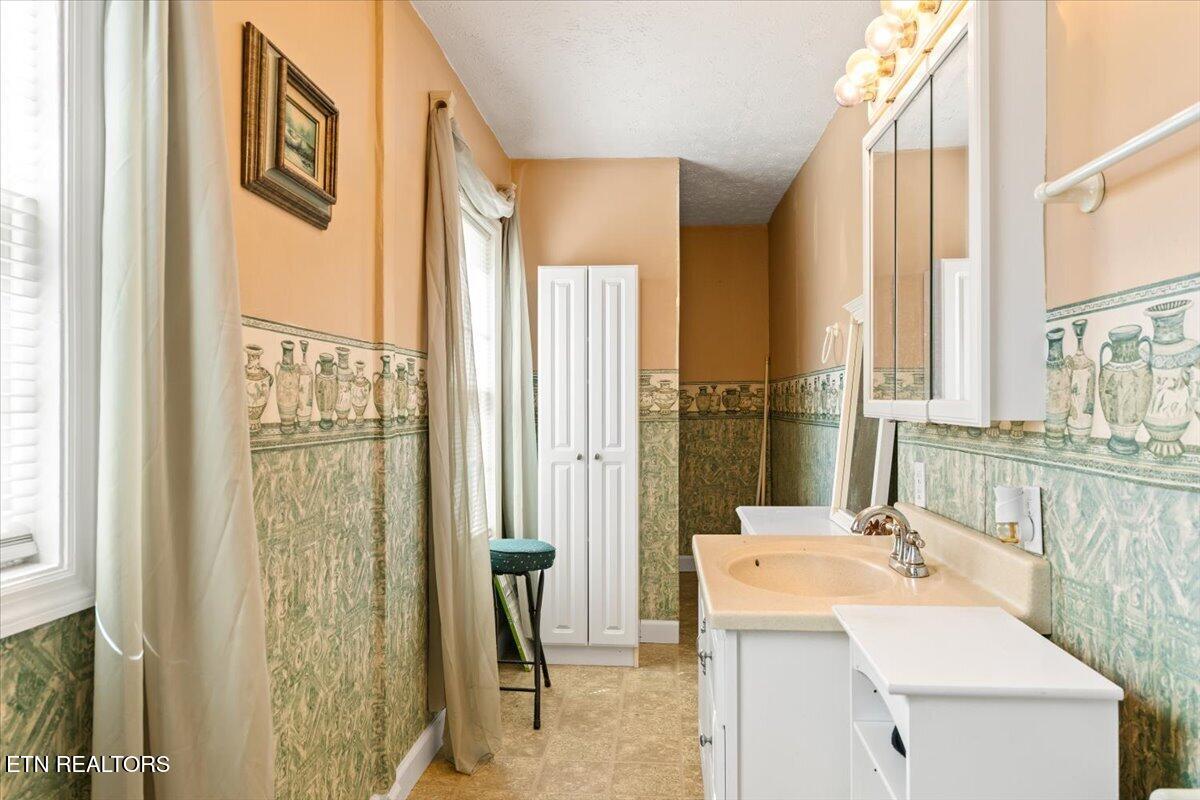 154 Scarlett Drive Lafollette TN 37766