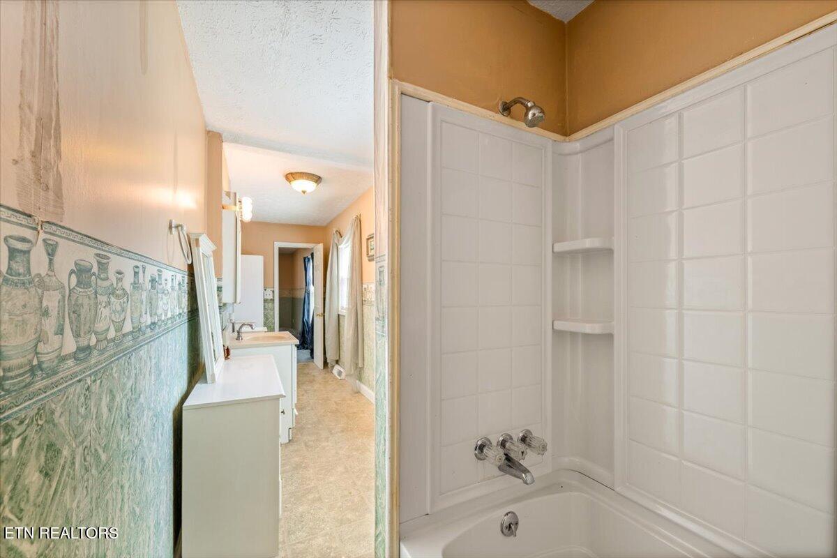 154 Scarlett Drive Lafollette TN 37766