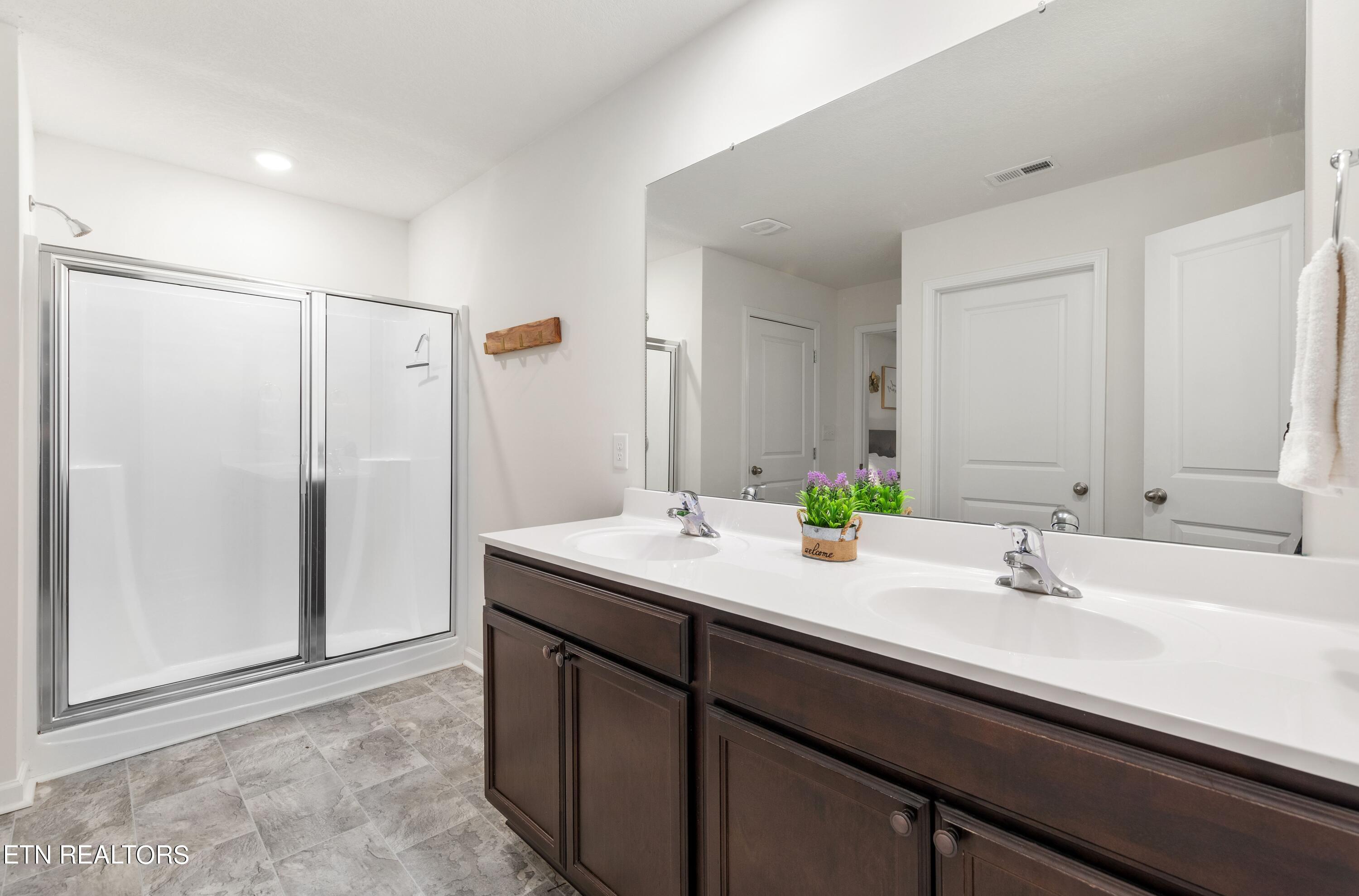 5 Ivy Court Clinton TN 37716