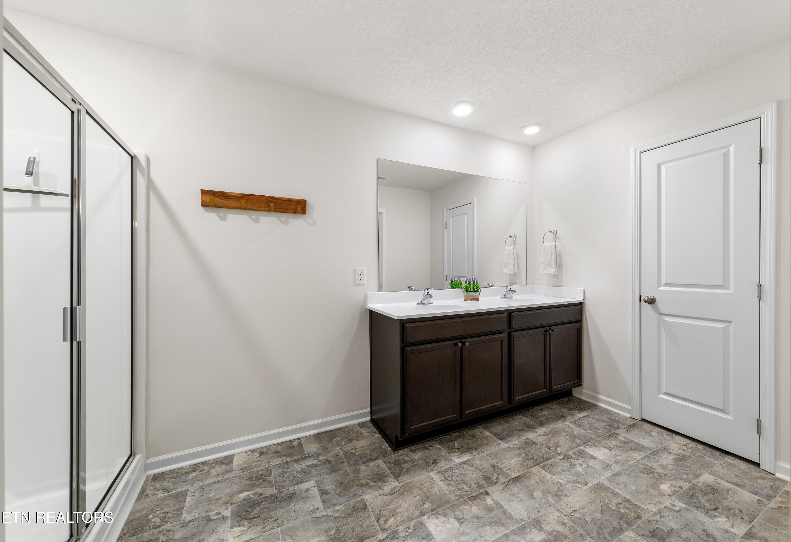 5 Ivy Court Clinton TN 37716