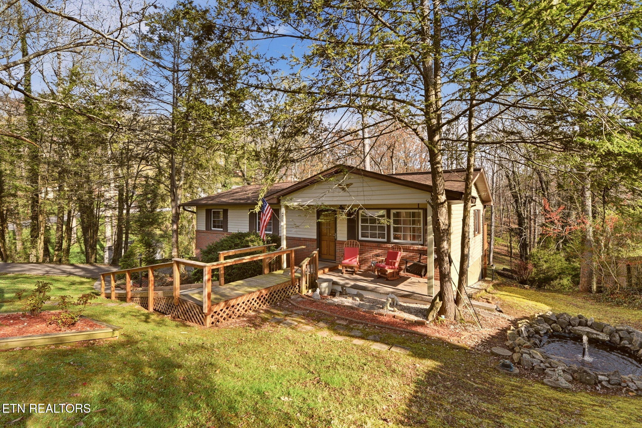 427 Sherwood Estates Circle Clinton TN 37716