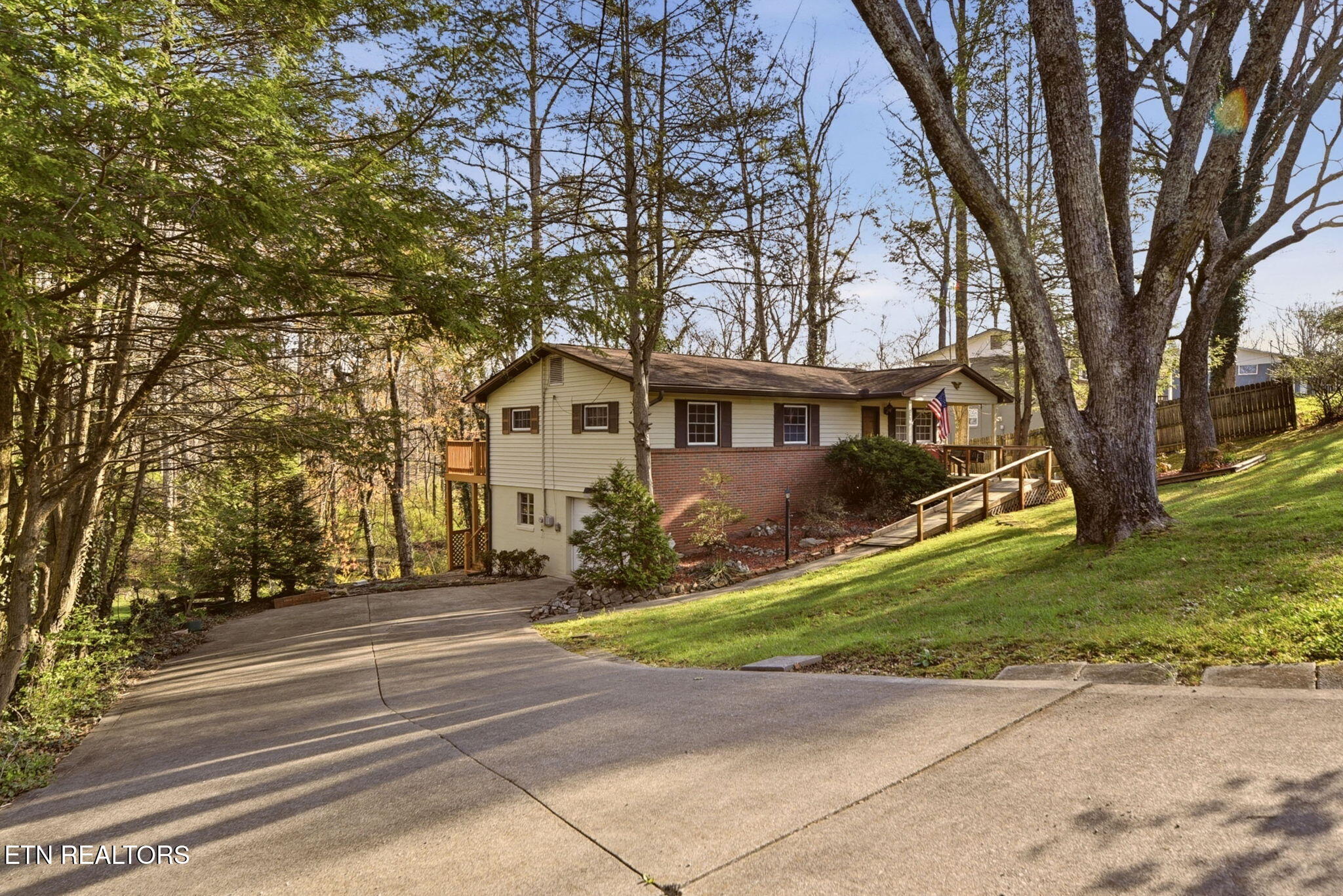 427 Sherwood Estates Circle Clinton TN 37716