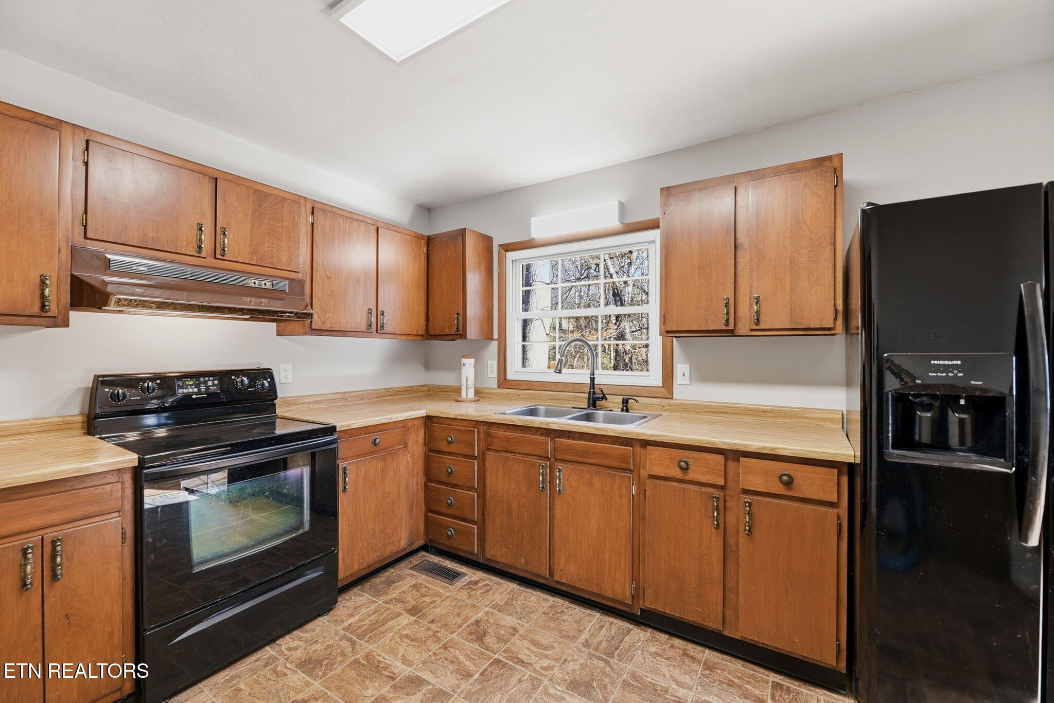 427 Sherwood Estates Circle Clinton TN 37716