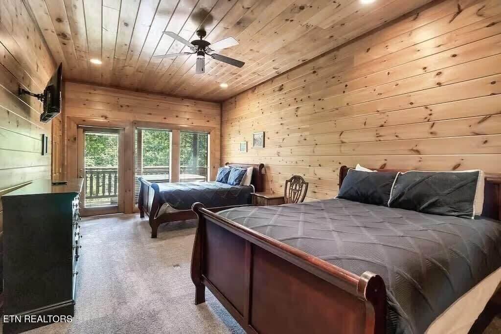 1056 Black Bear Cub Way Sevierville TN 37862