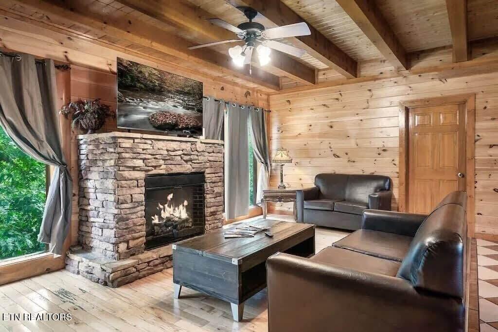 1056 Black Bear Cub Way Sevierville TN 37862