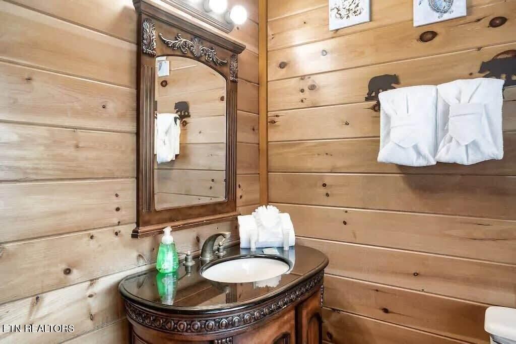 1056 Black Bear Cub Way Sevierville TN 37862