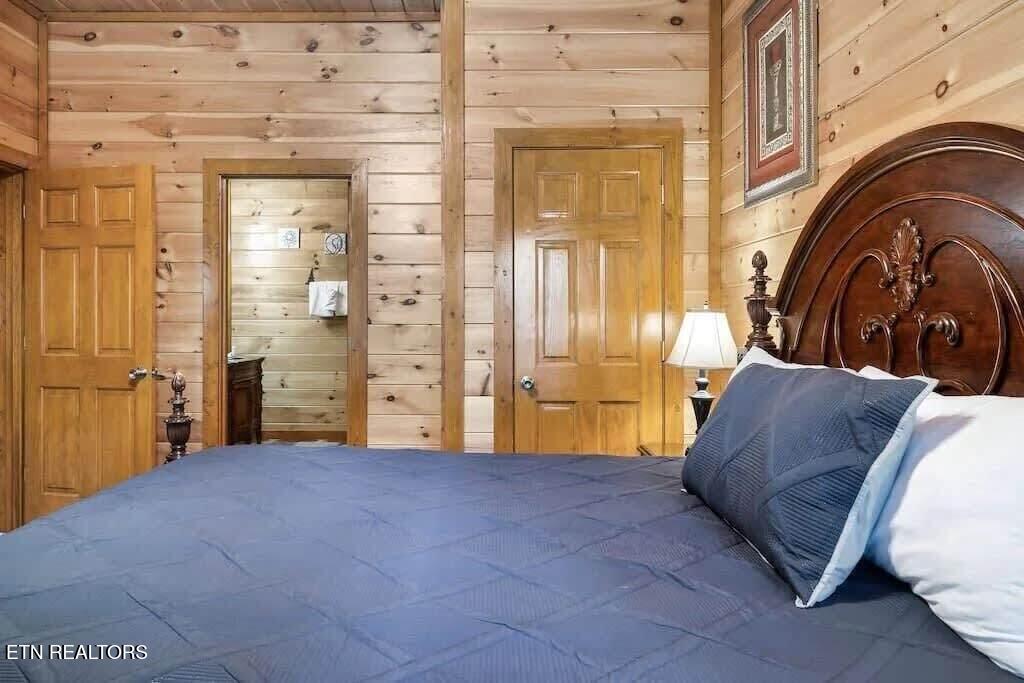 1056 Black Bear Cub Way Sevierville TN 37862