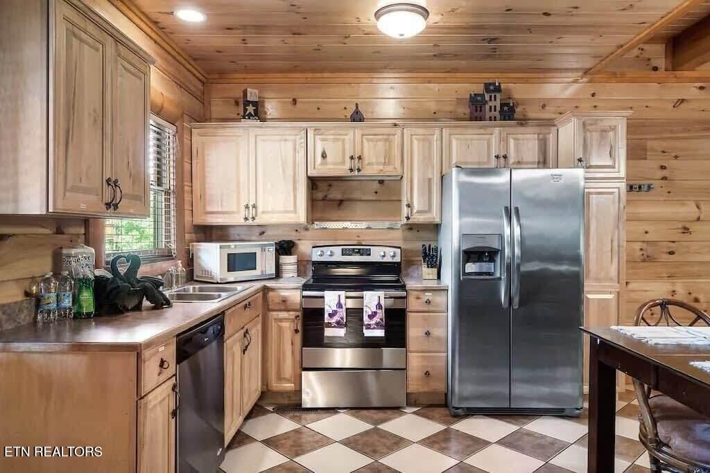 1056 Black Bear Cub Way Sevierville TN 37862