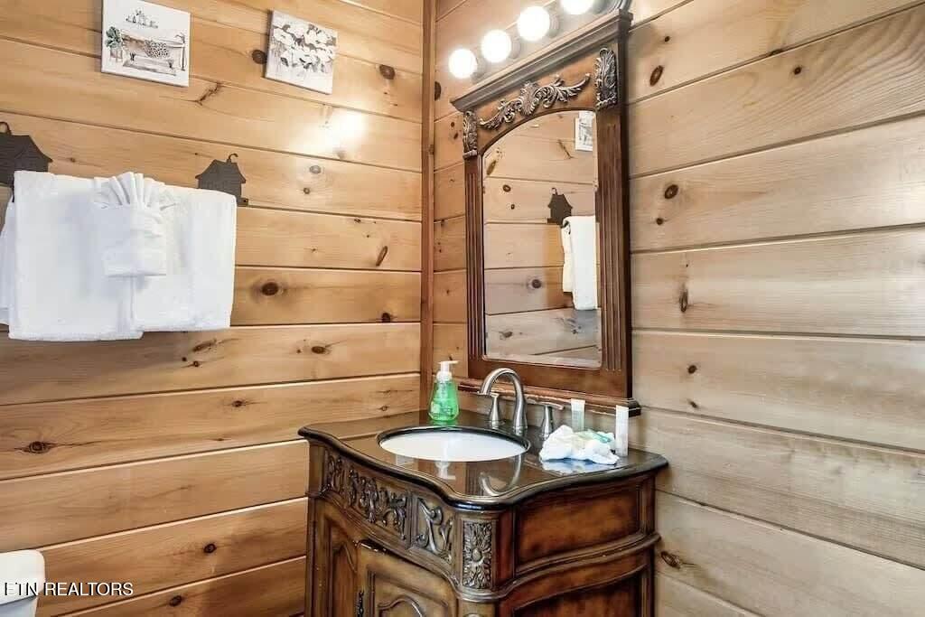 1056 Black Bear Cub Way Sevierville TN 37862