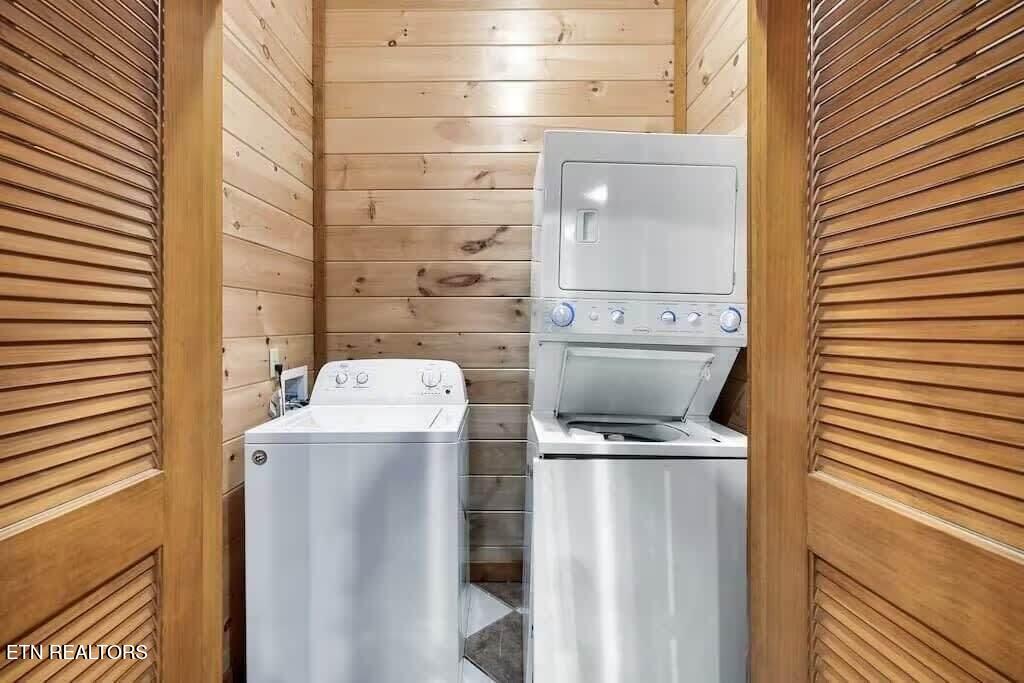 1056 Black Bear Cub Way Sevierville TN 37862