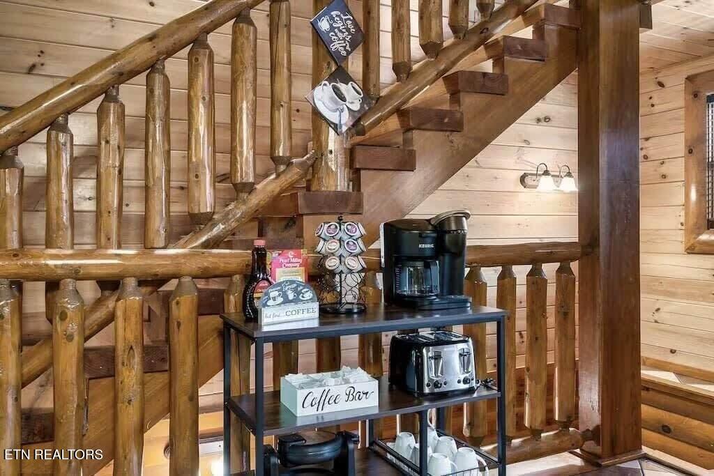 1056 Black Bear Cub Way Sevierville TN 37862