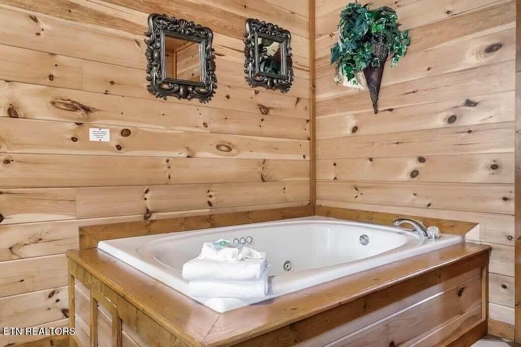 1056 Black Bear Cub Way Sevierville TN 37862