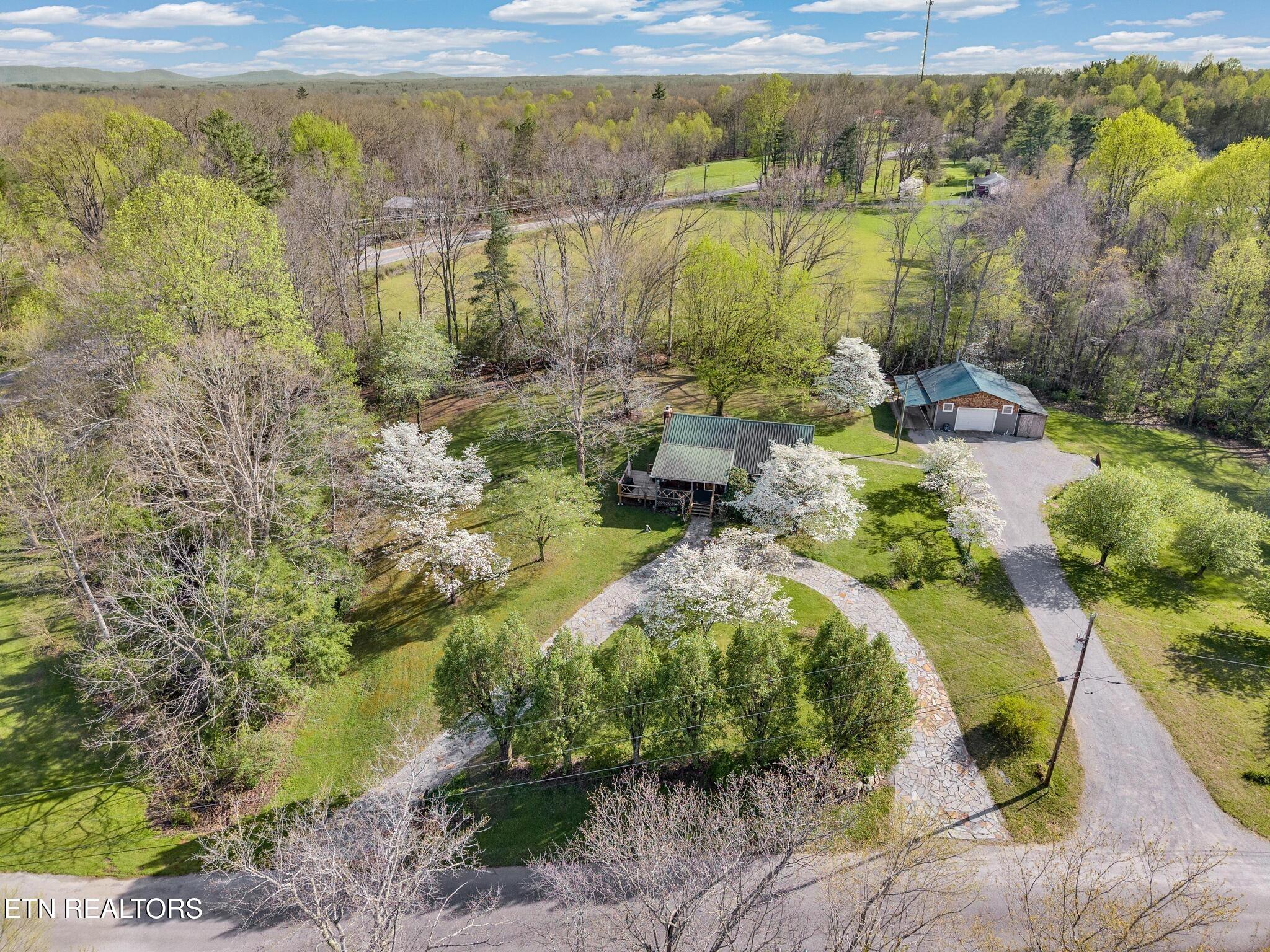 31 Wayfarer Lane Crossville TN 38572