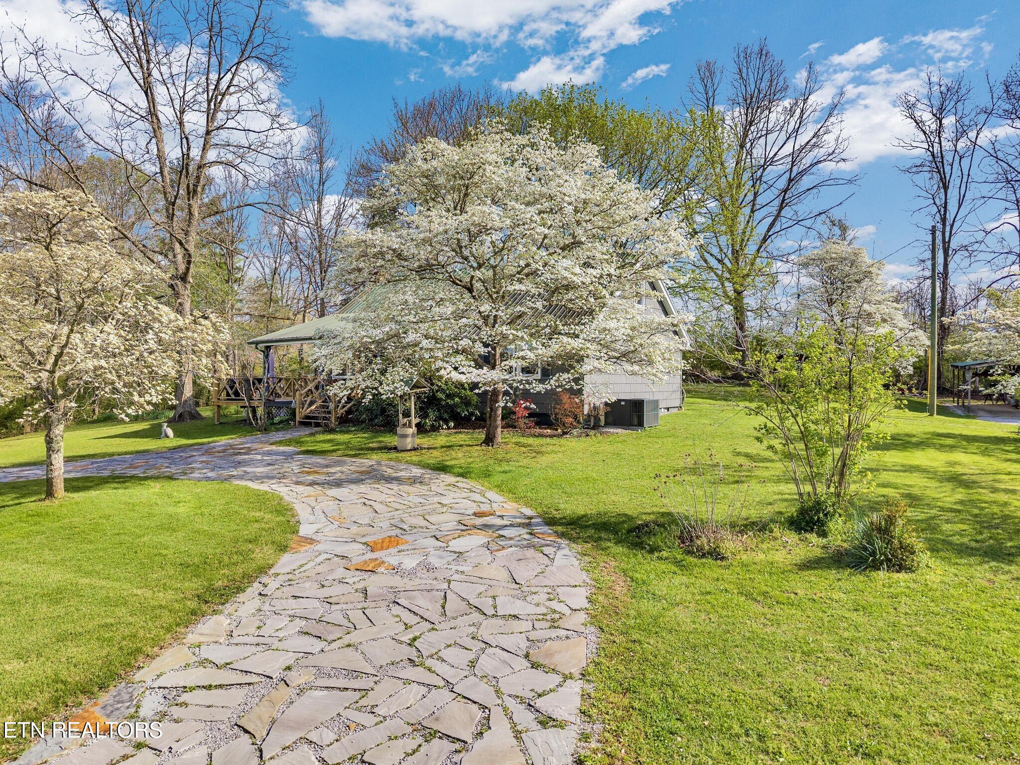 31 Wayfarer Lane Crossville TN 38572