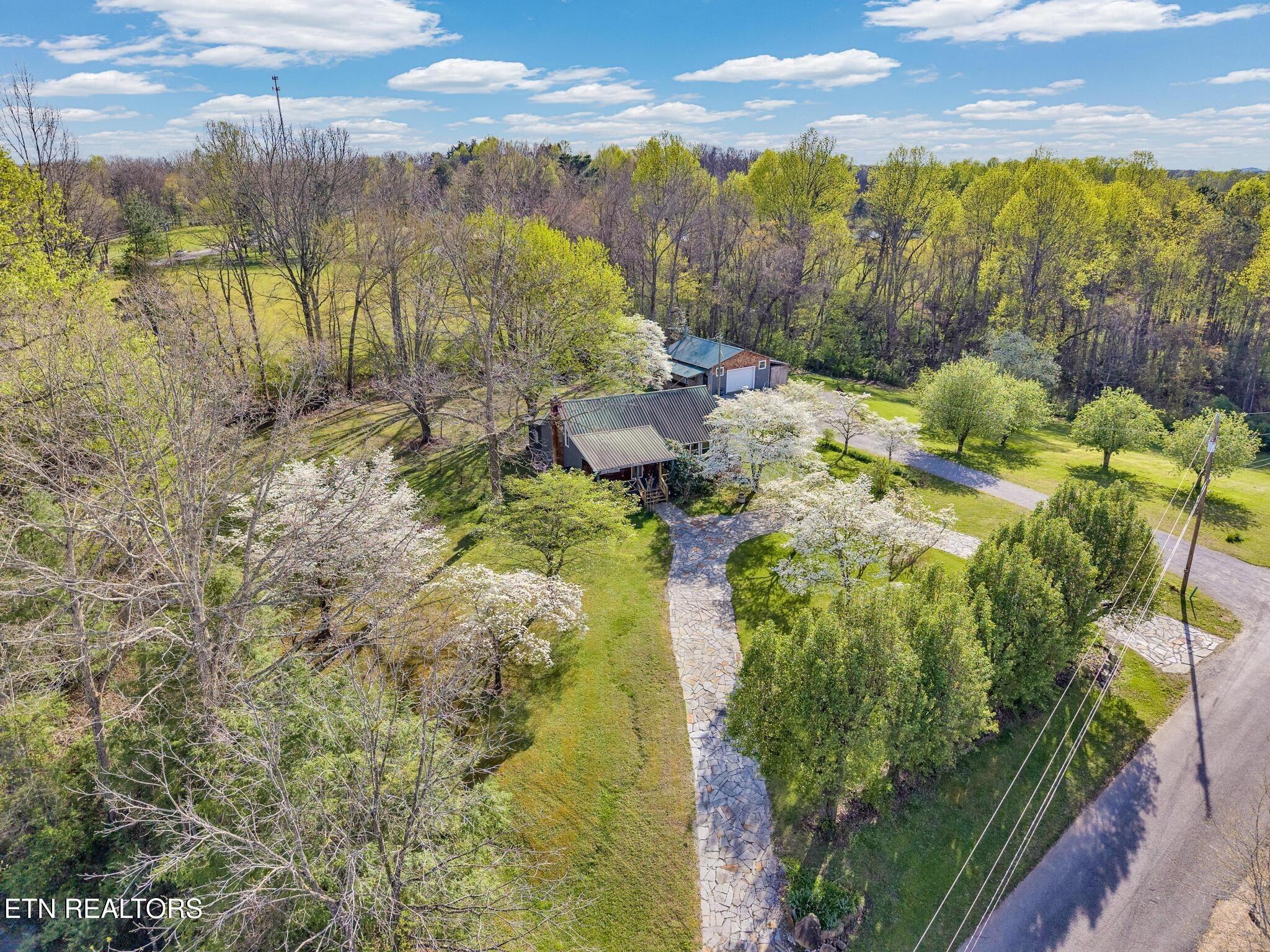 31 Wayfarer Lane Crossville TN 38572