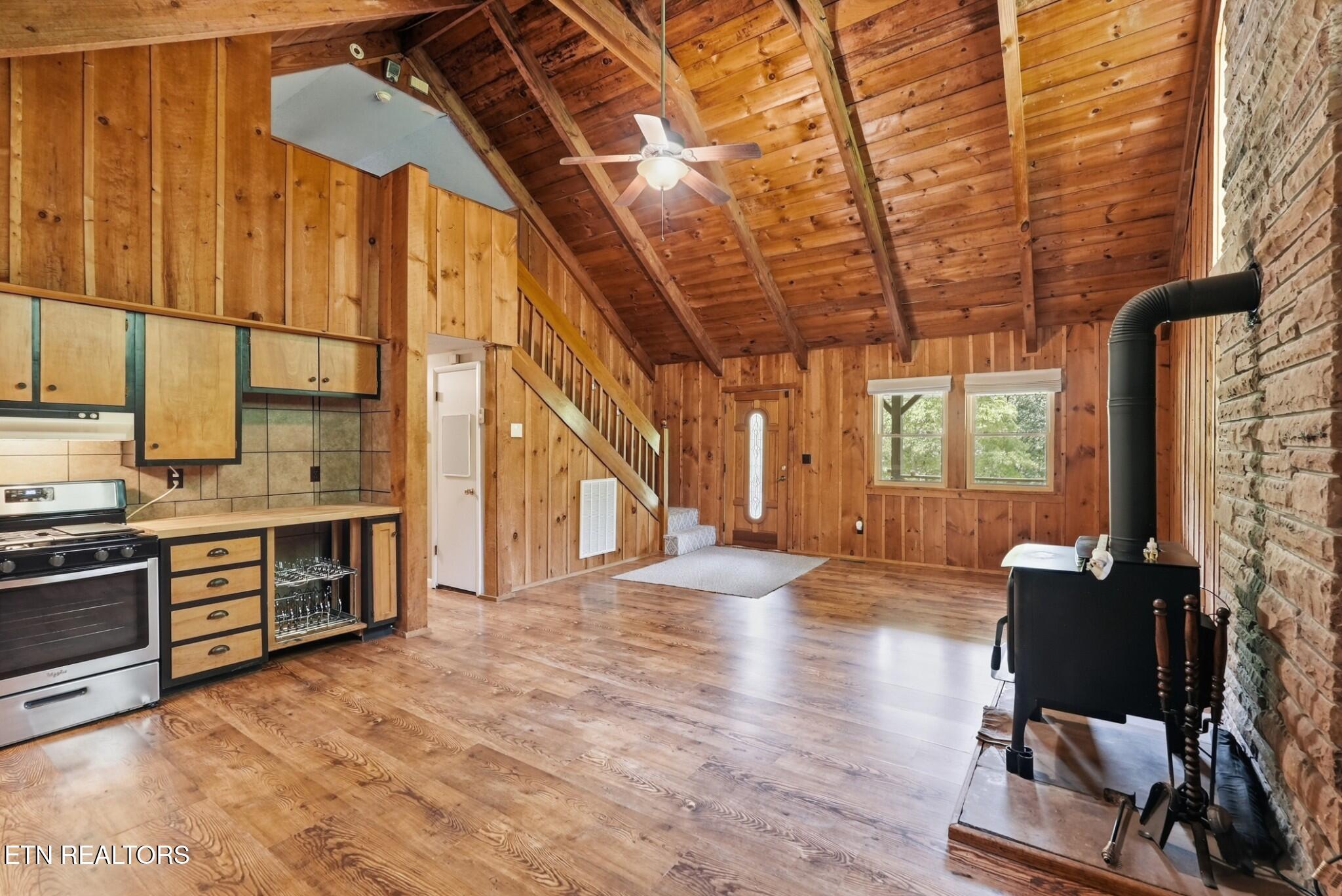 31 Wayfarer Lane Crossville TN 38572