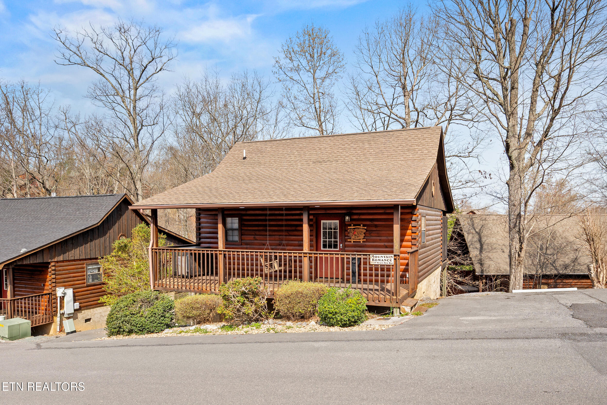 1529 Bears Den Way Sevierville TN 37862